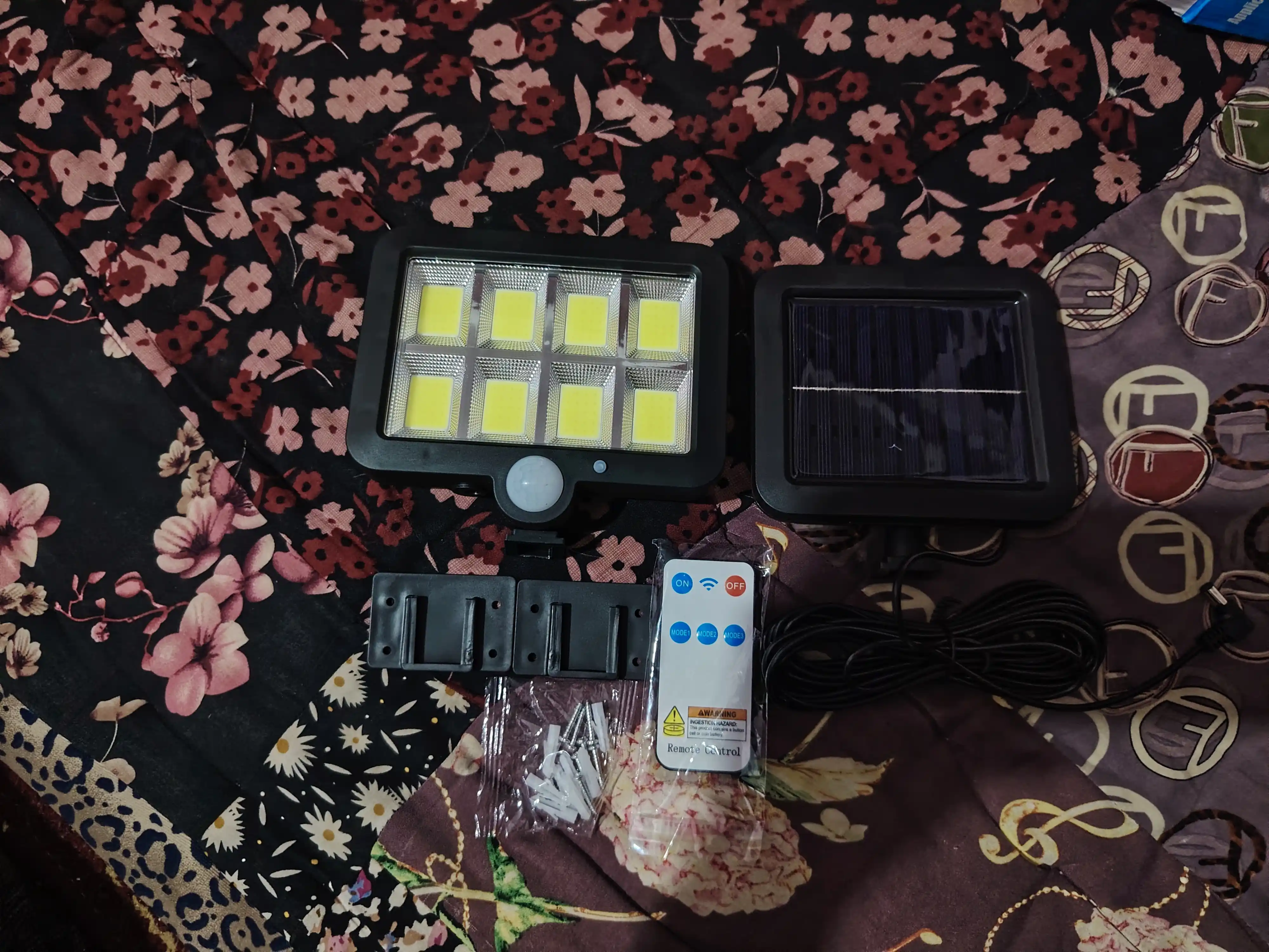 Quyosh energiyasida ishlovchi LED proyektori “SolarGuard 160”, 30 W
