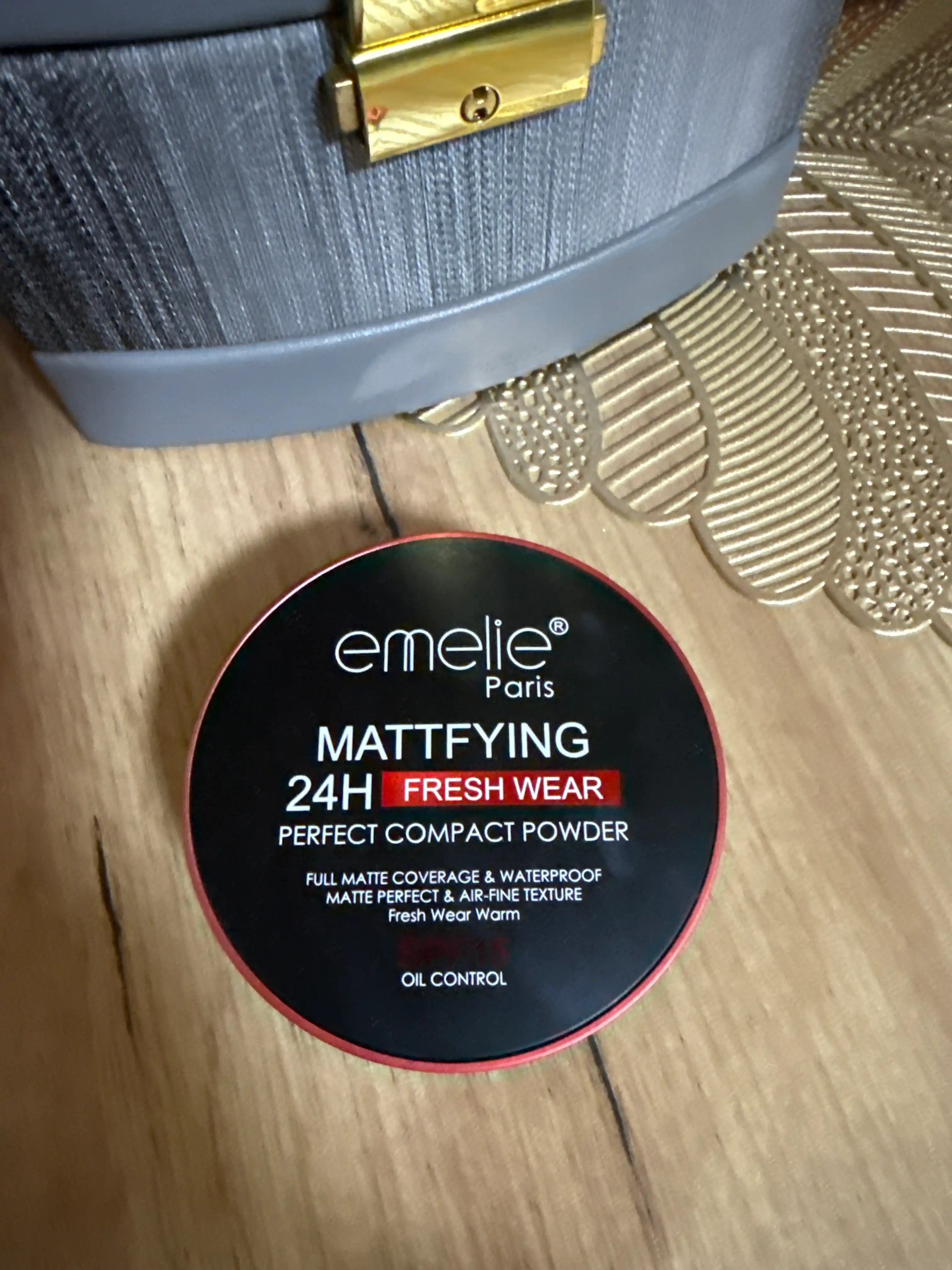 Пудра для лица, Emelie Professional Mattifying Face Powder — матирующая пудра