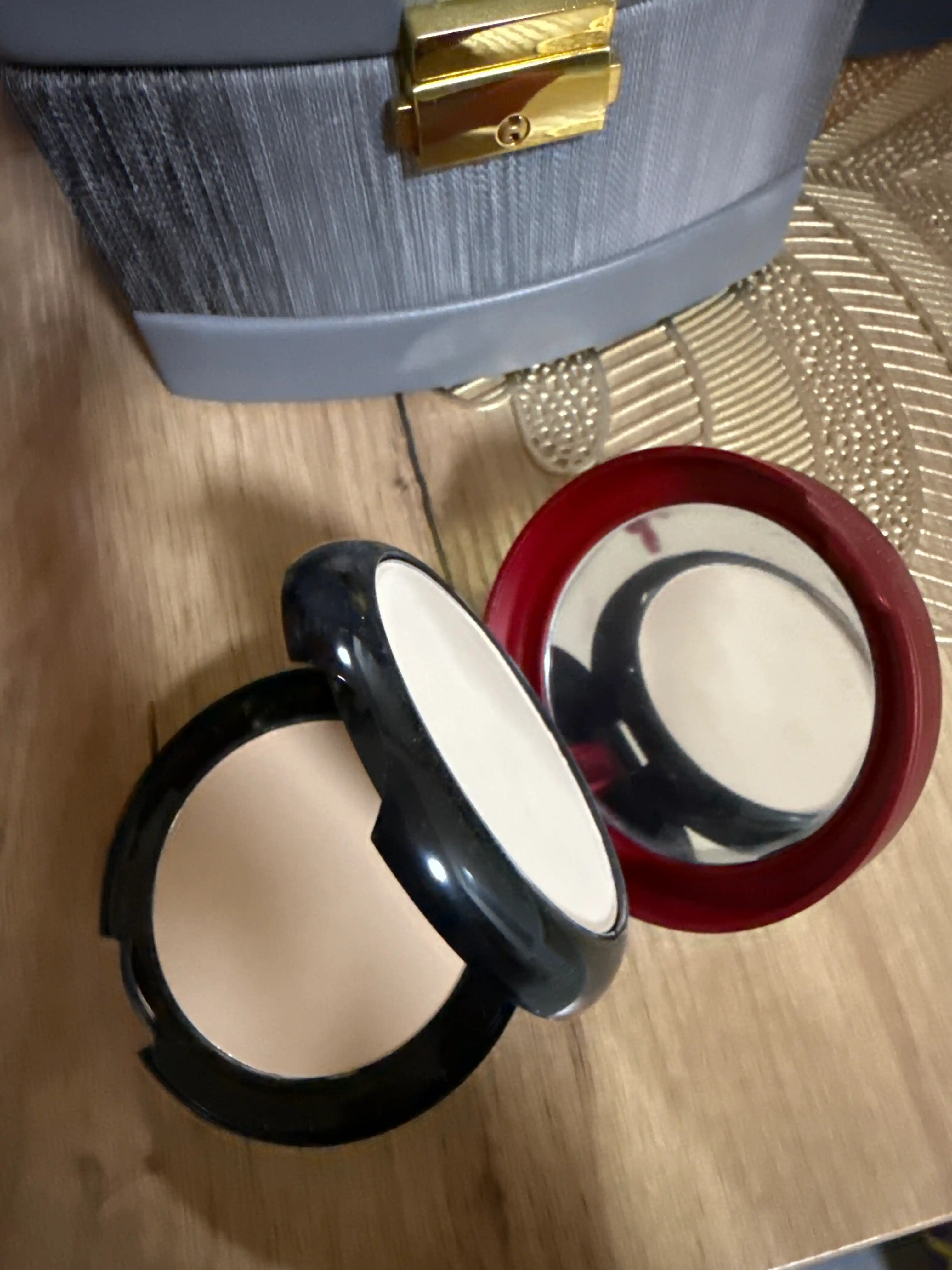 Пудра для лица, Emelie Professional Mattifying Face Powder — матирующая пудра