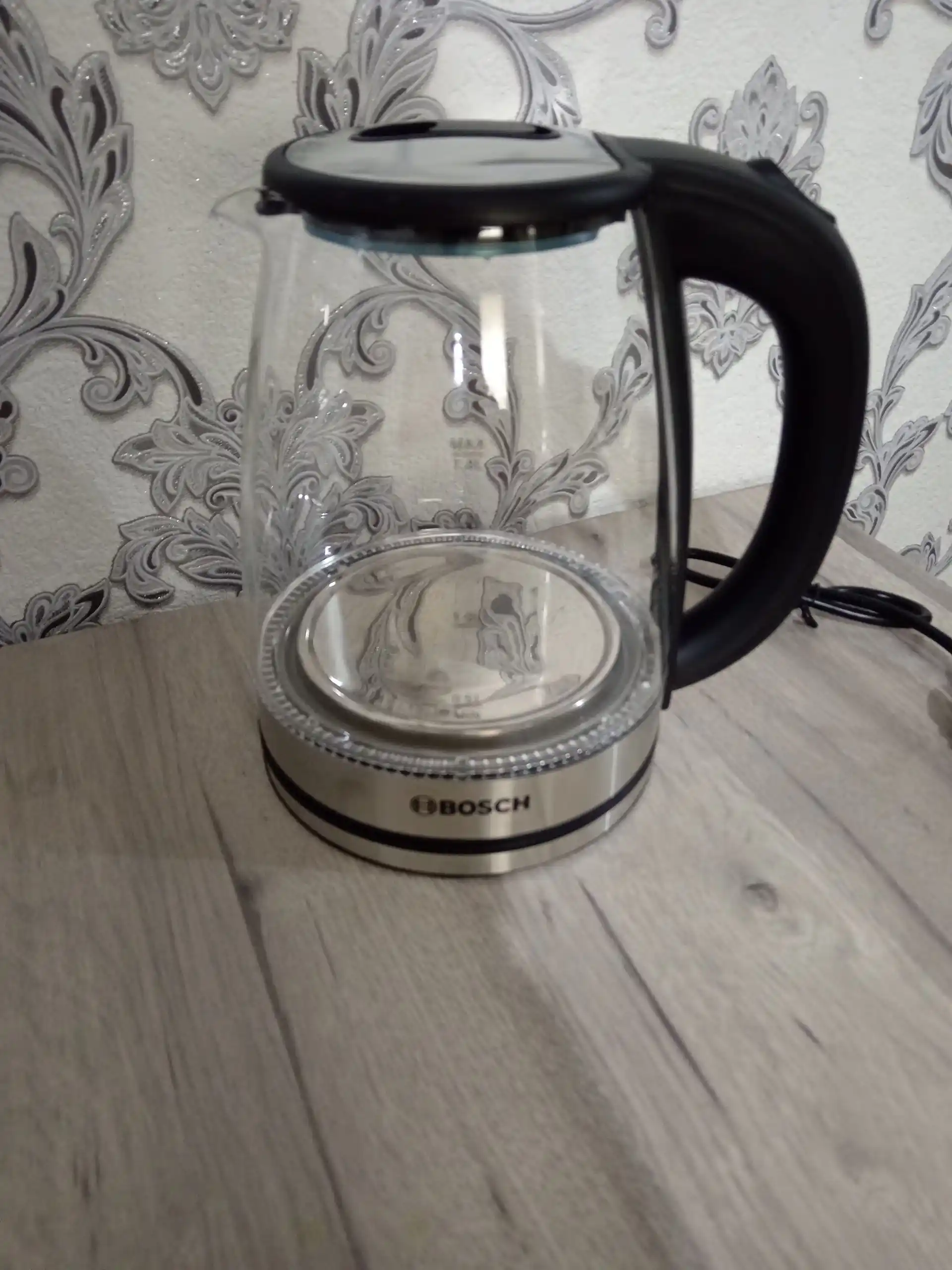 Tefal elektr choynak BOSCH 1.8L — 1500W quvvatli, LED yoritgichli zamonaviy choynak