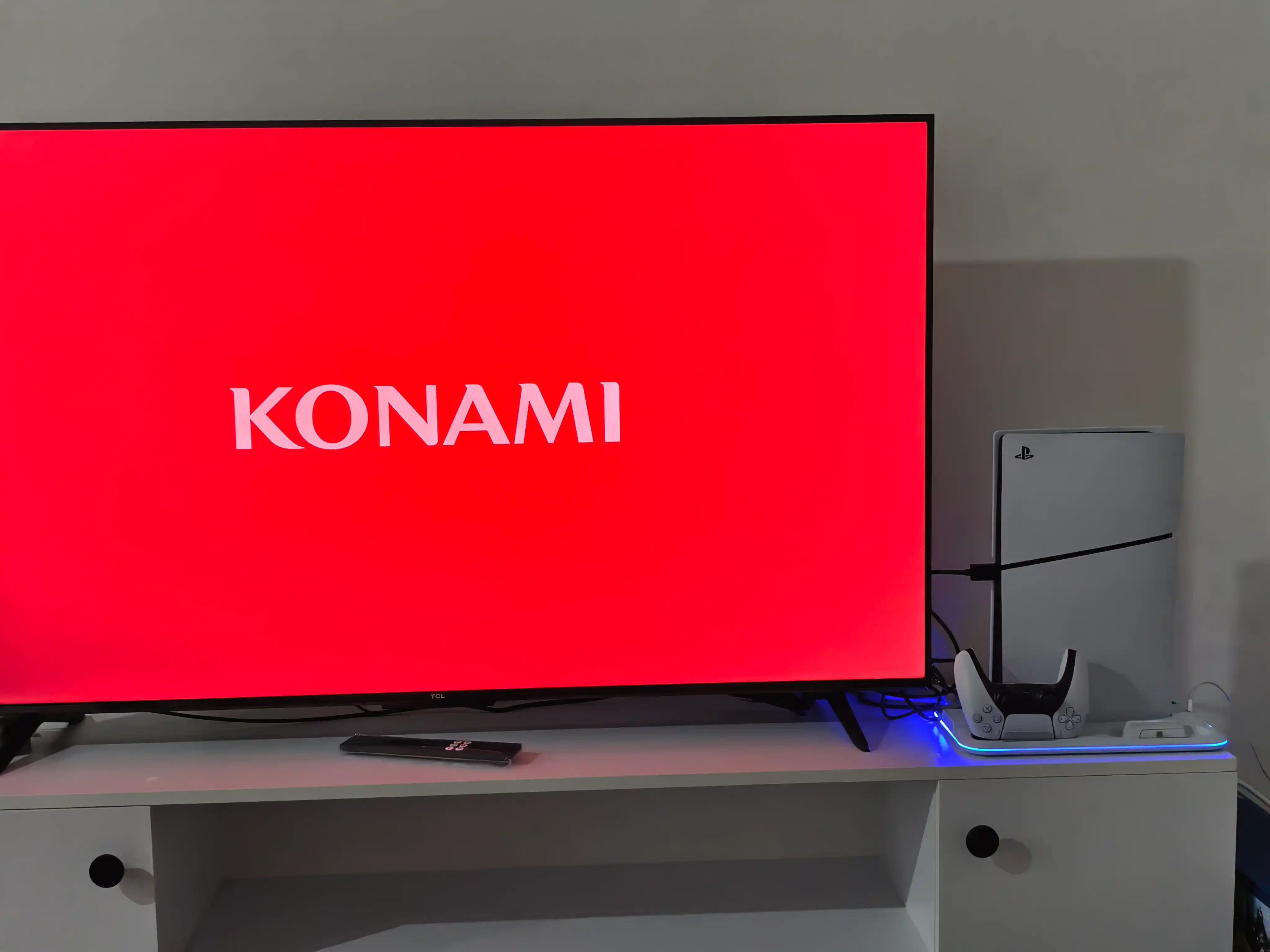 PlayStation uchun sovutish stendi sovutgichi, joystiklar uchun o'rnatilgan zaryadlash