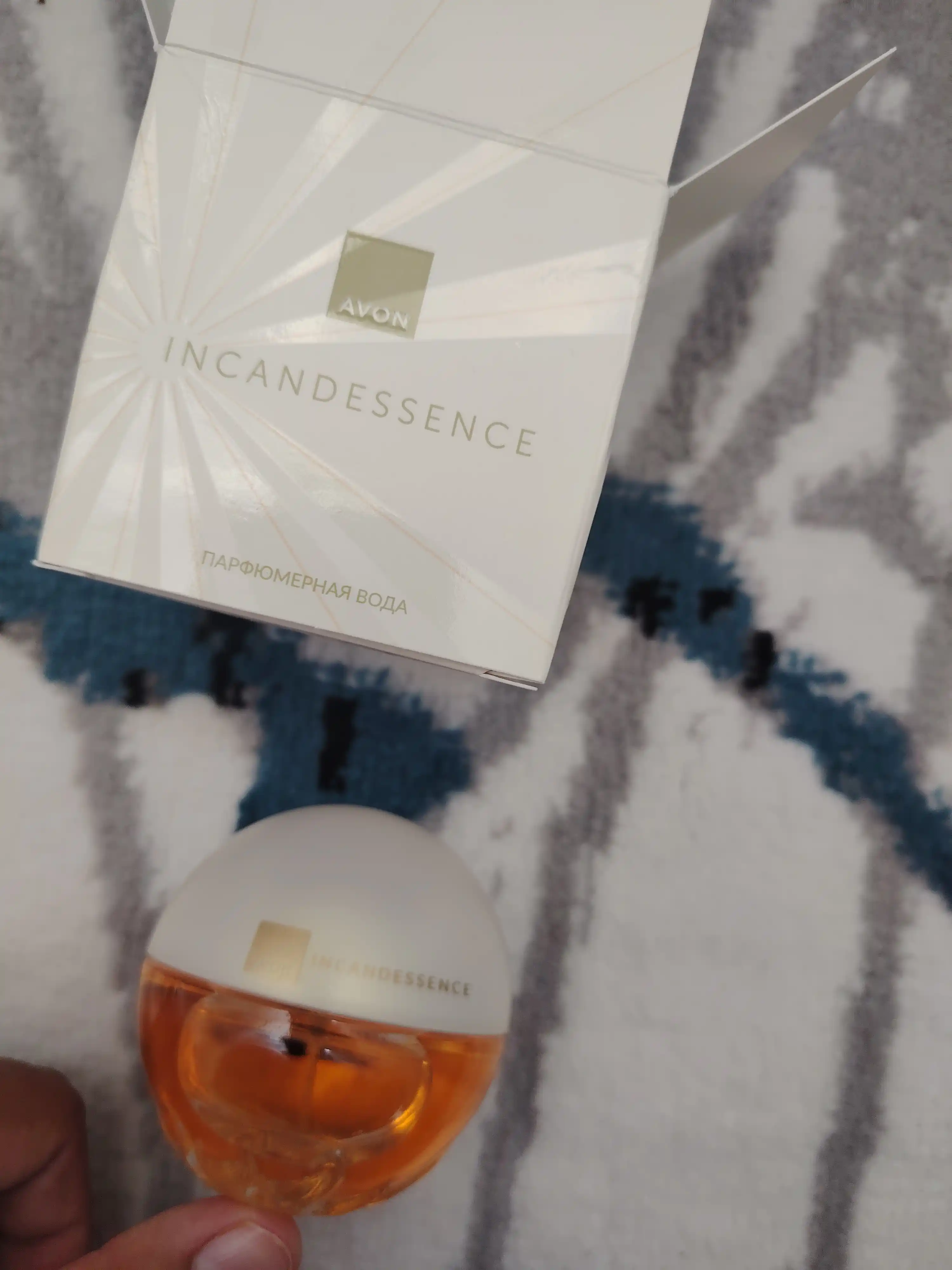 Parfyumlangan suv Avon Incandessence, 50 ml