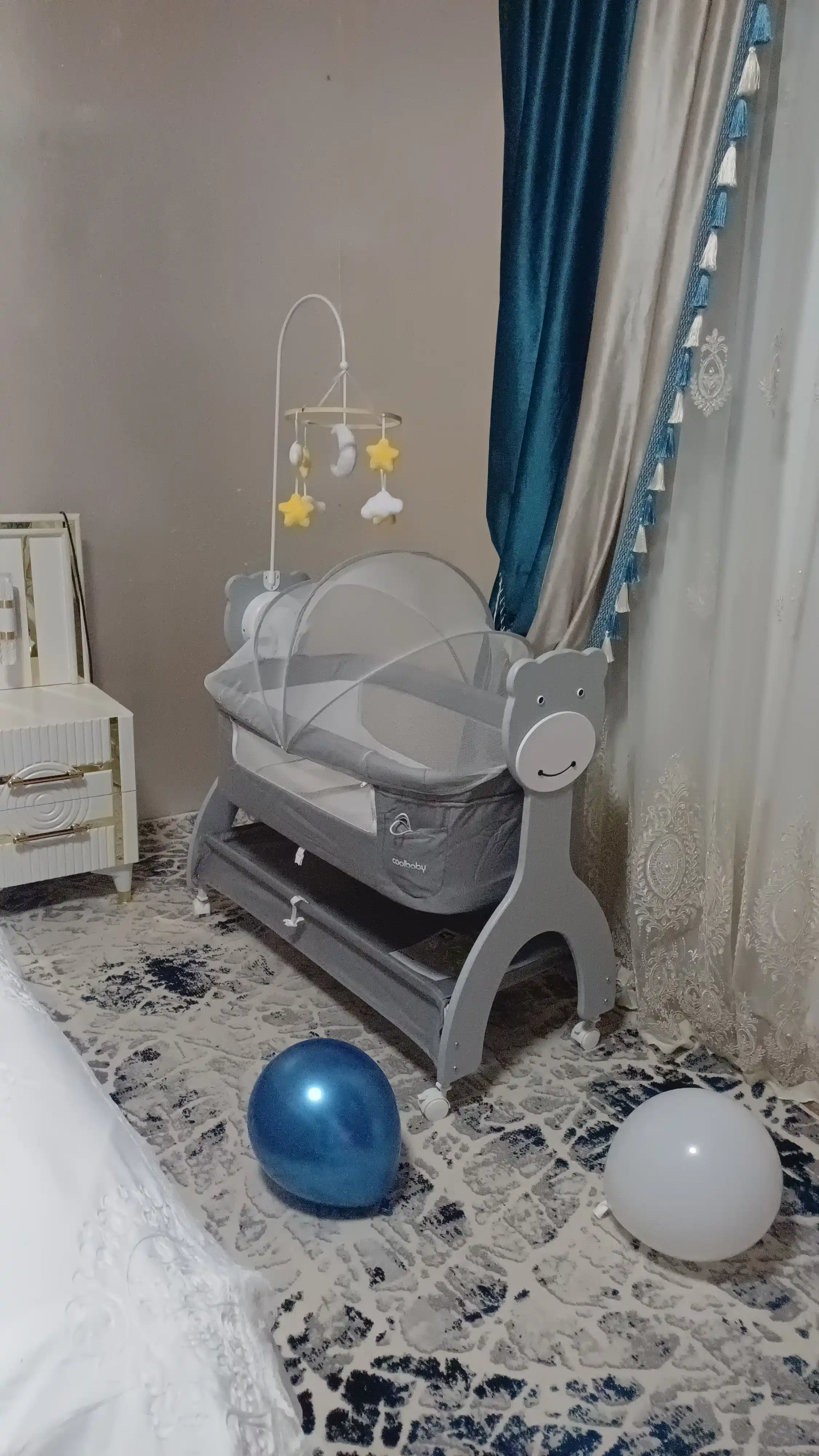 Bolalar karavoti, yangi tug‘ilgan chaqaloqlar uchun belanchak, pult va Bluetooth musiqasi bilan