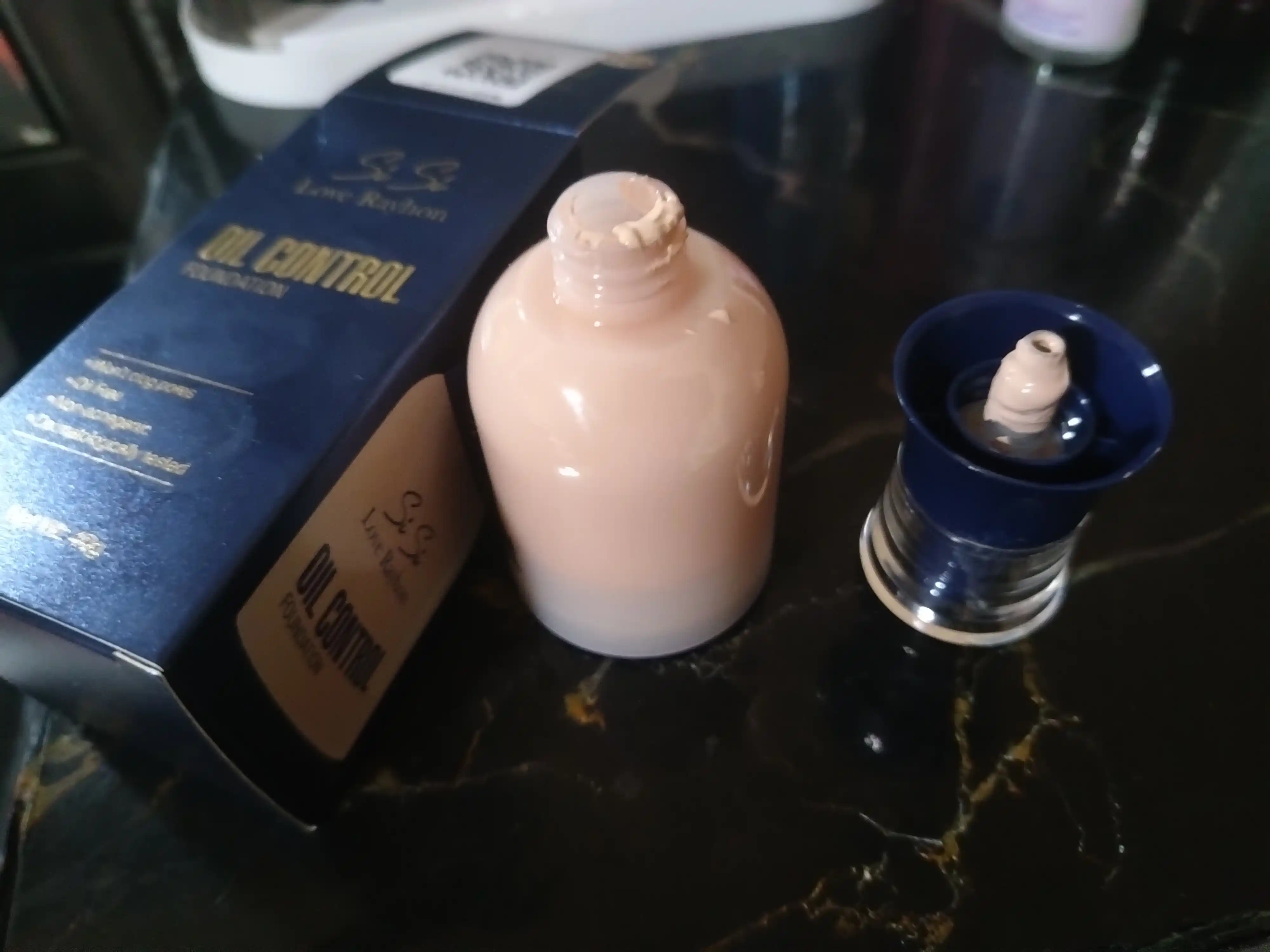 Тональный крем SiSi Love Rayhon Oil Control Foundation матовый эффект 30 г