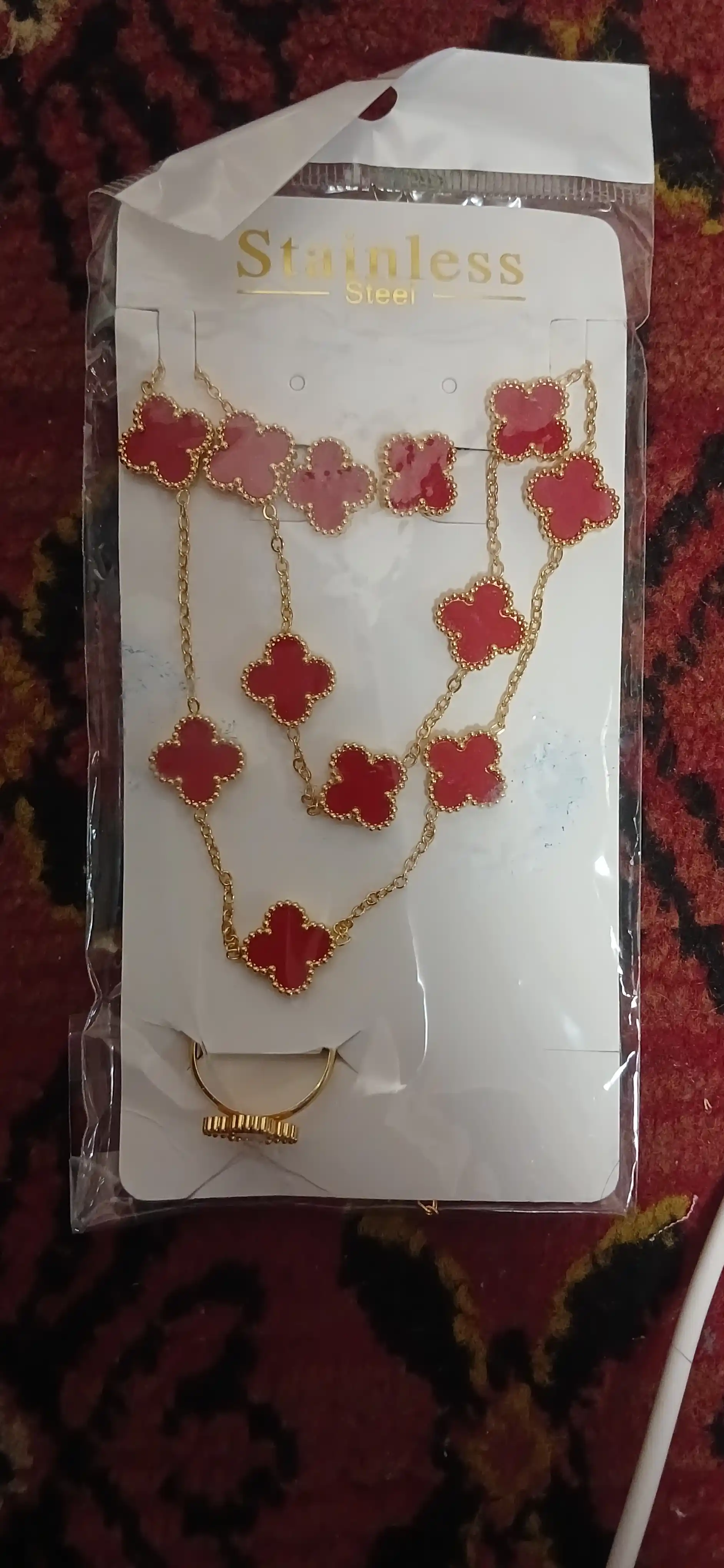 VAN CLEEF Taqinchoqlar to‘plami, uzuk, ziraklar, zanjir va bilaguzuk