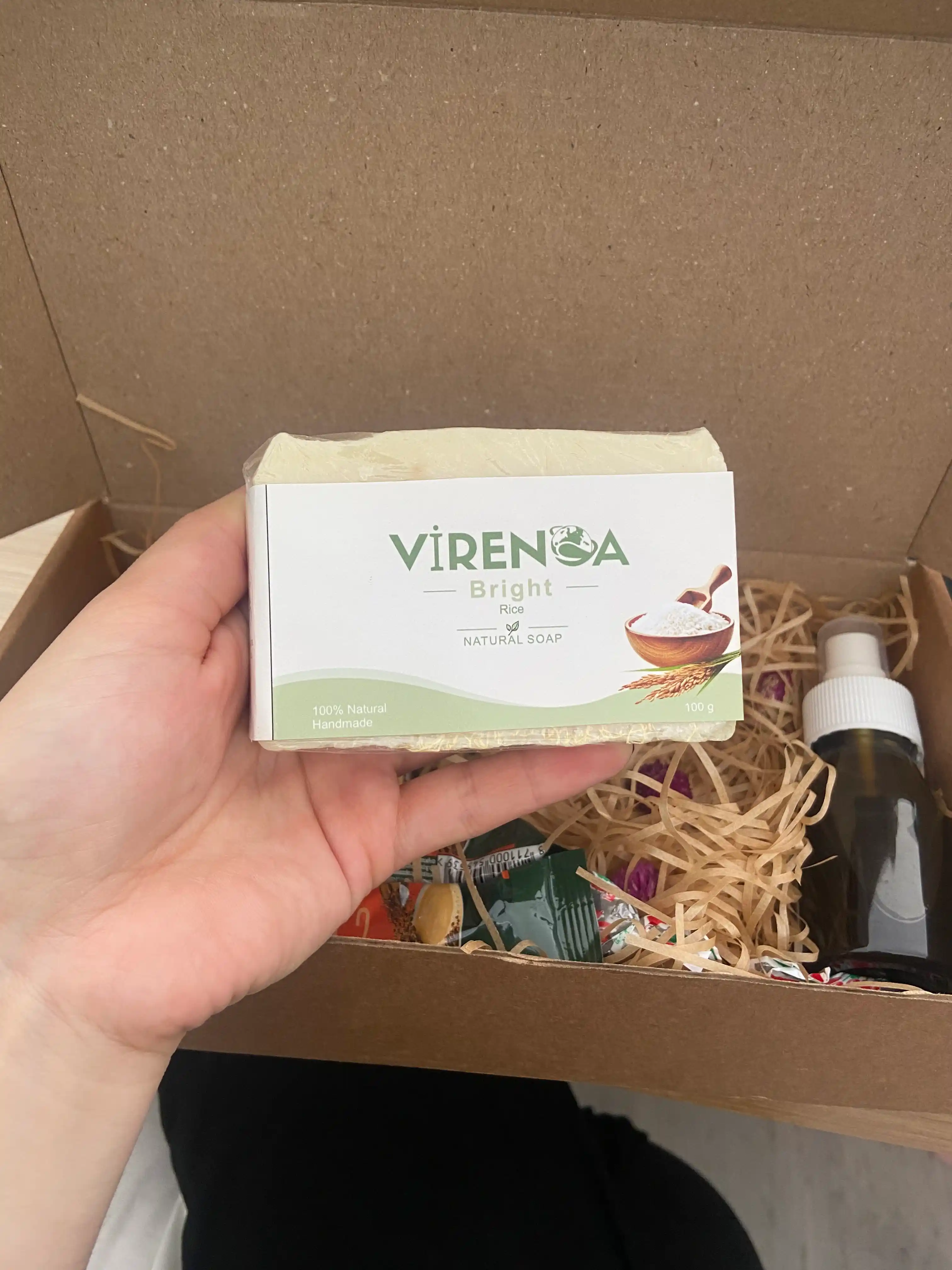 Tabiiy oqartiruvchi yuz sovuni Virenoa Classic kurkuma va meyan ildizi bilan, 100 g Bright