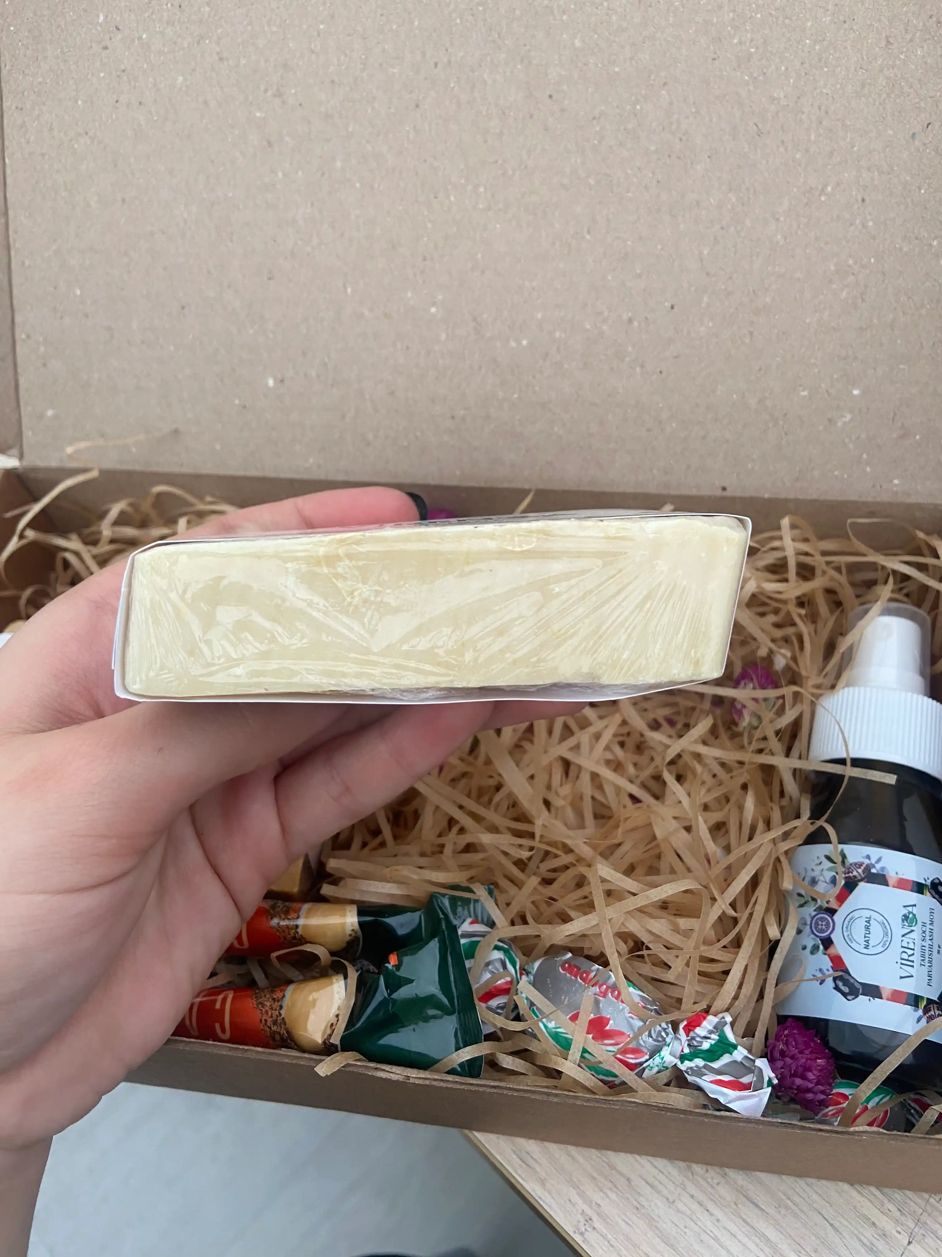 Tabiiy oqartiruvchi yuz sovuni Virenoa Classic kurkuma va meyan ildizi bilan, 100 g Bright