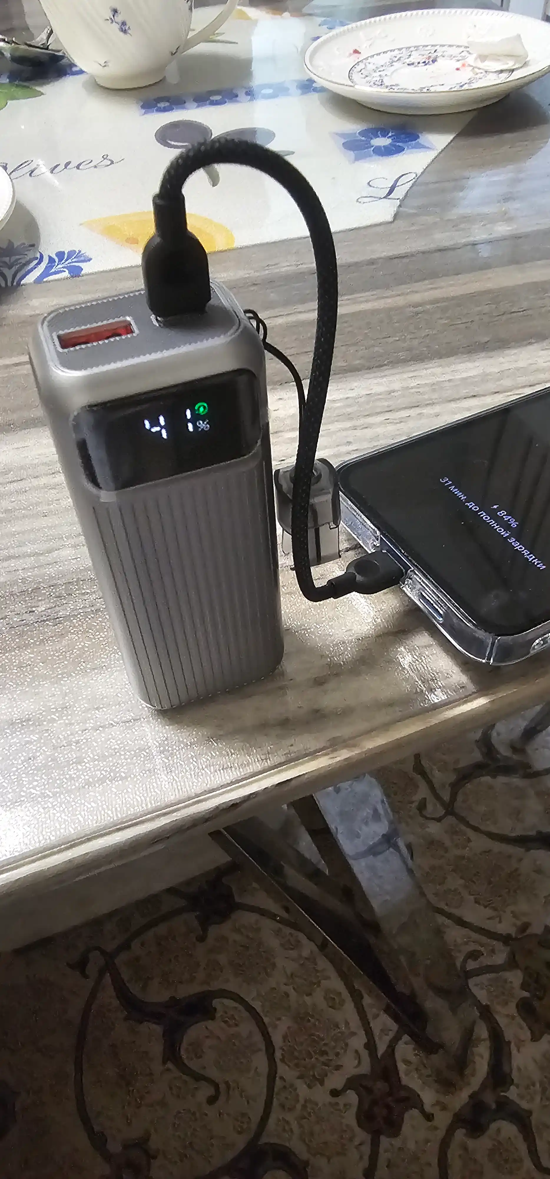 Повербанк 10 000 мА·ч, 22,5 Вт, быстрая зарядка, встроенные кабели Lightning и Type-C