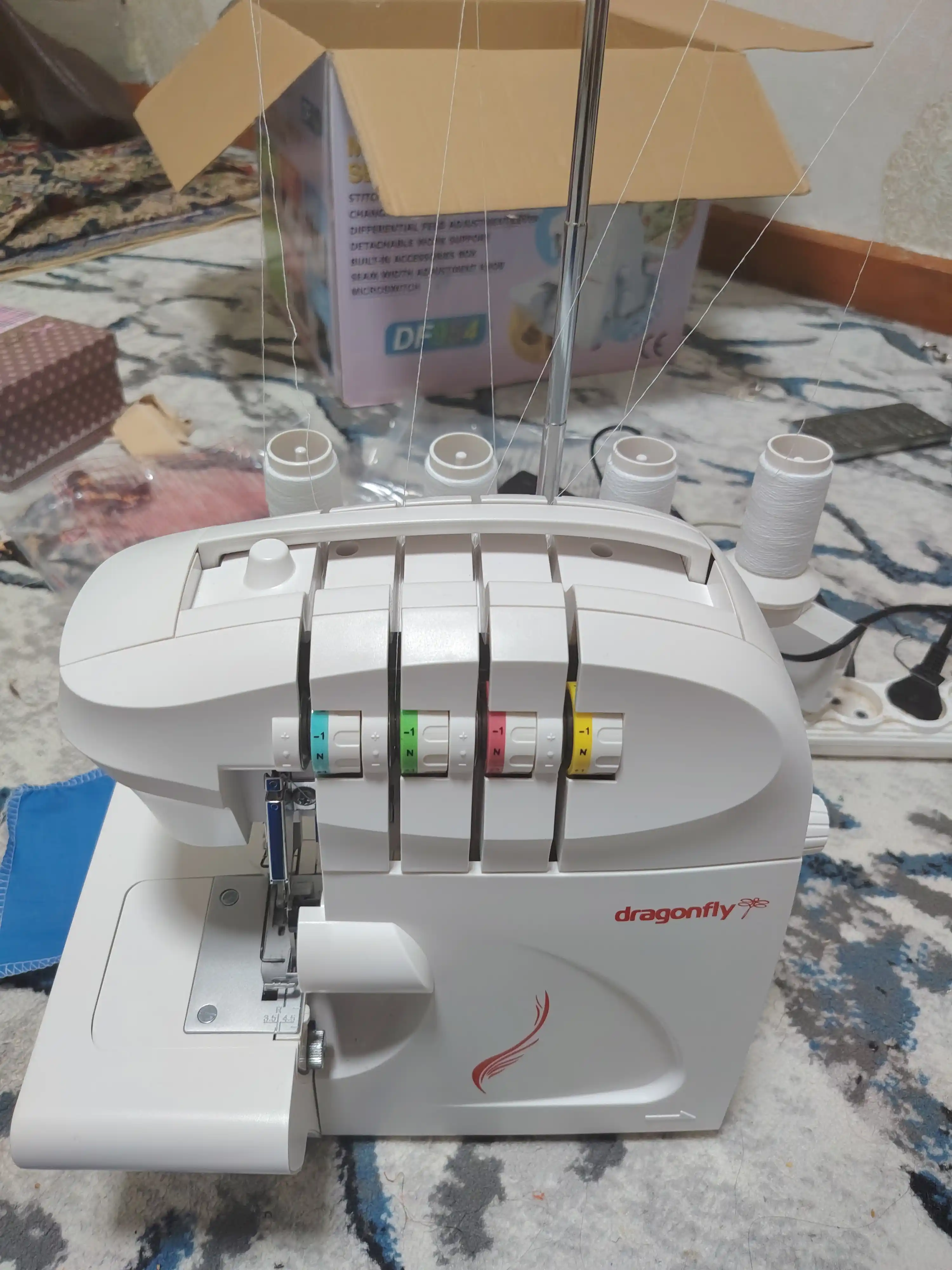 Dragonfly DF954 ko‘p funksiyali overlock tikuv mashinasi