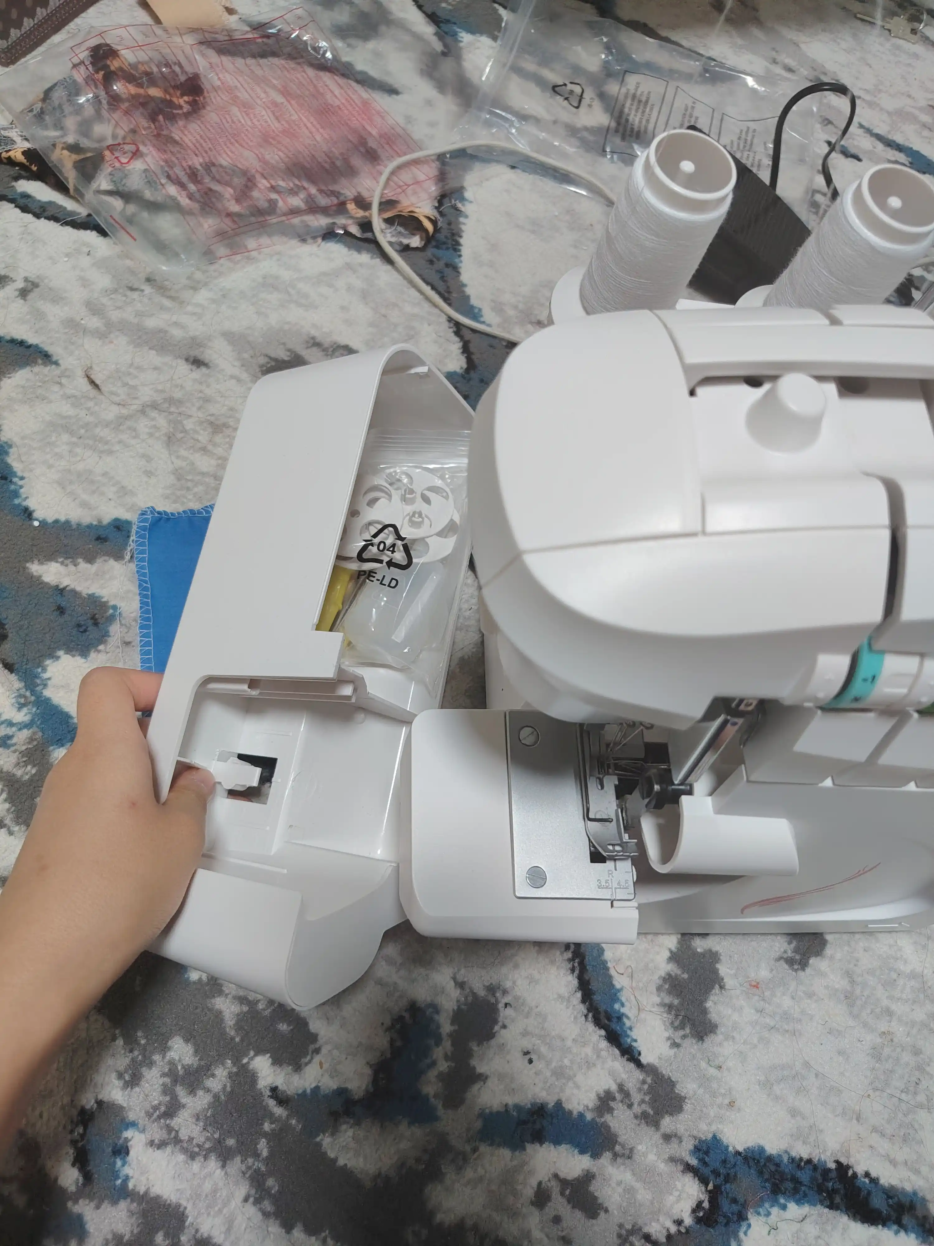 Dragonfly DF954 ko‘p funksiyali overlock tikuv mashinasi