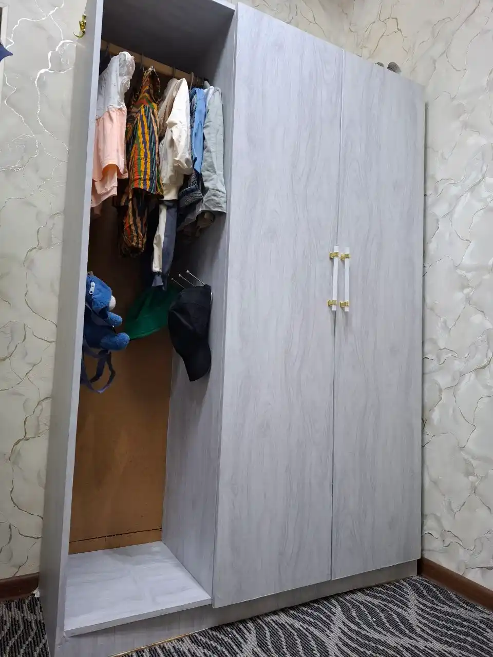 Cамоклеящаяся пленка для мебели и кухни