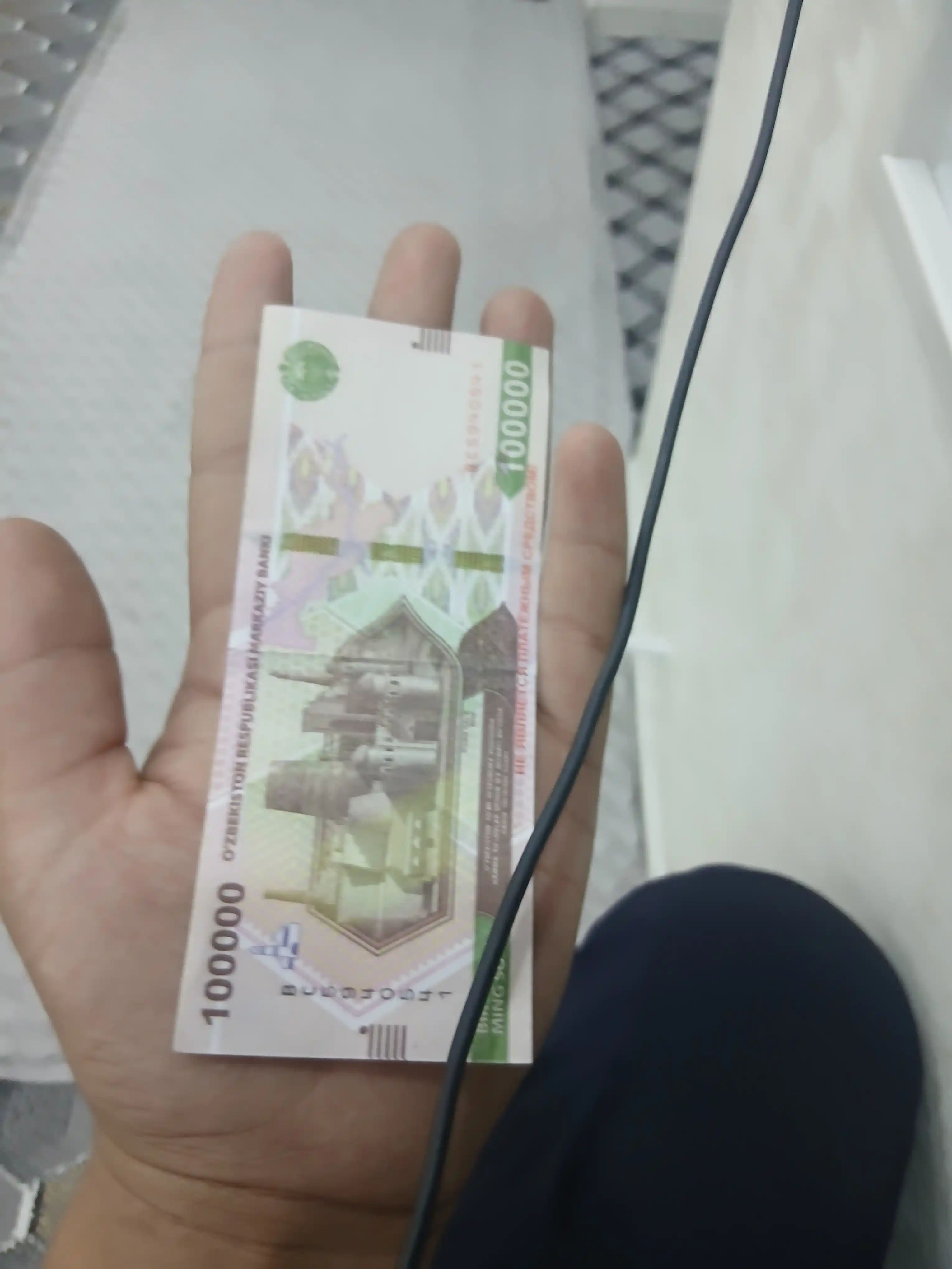 Suvenir pullar, so‘m kupyuralari, 50 ming, 100 mimg, 200 ming