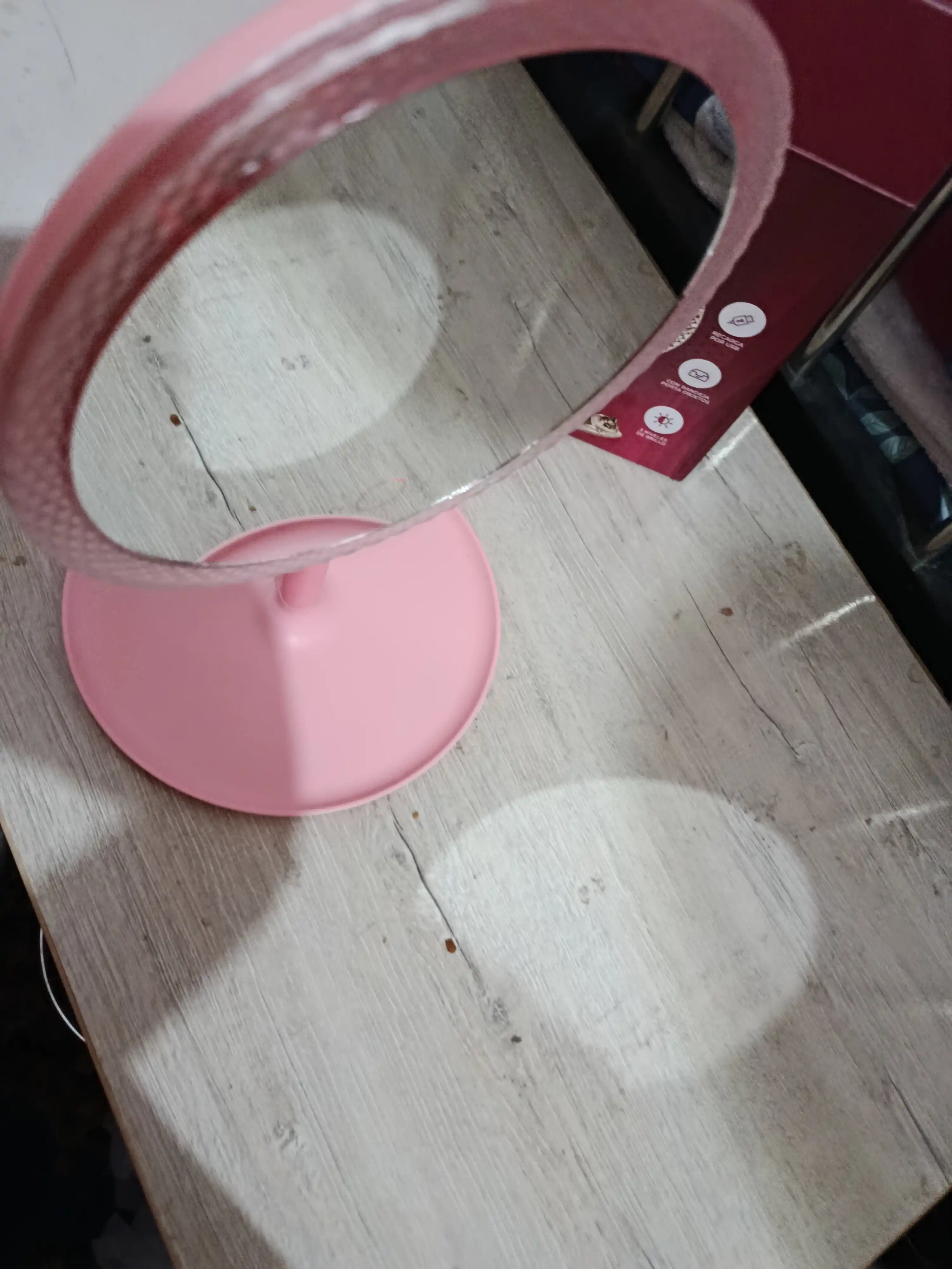 Kosmetik ko‘zgu, ikki tomonlama ko‘zgu, kattalashtiruvchi ko‘zgu, LED yoritgichli ko‘zgu