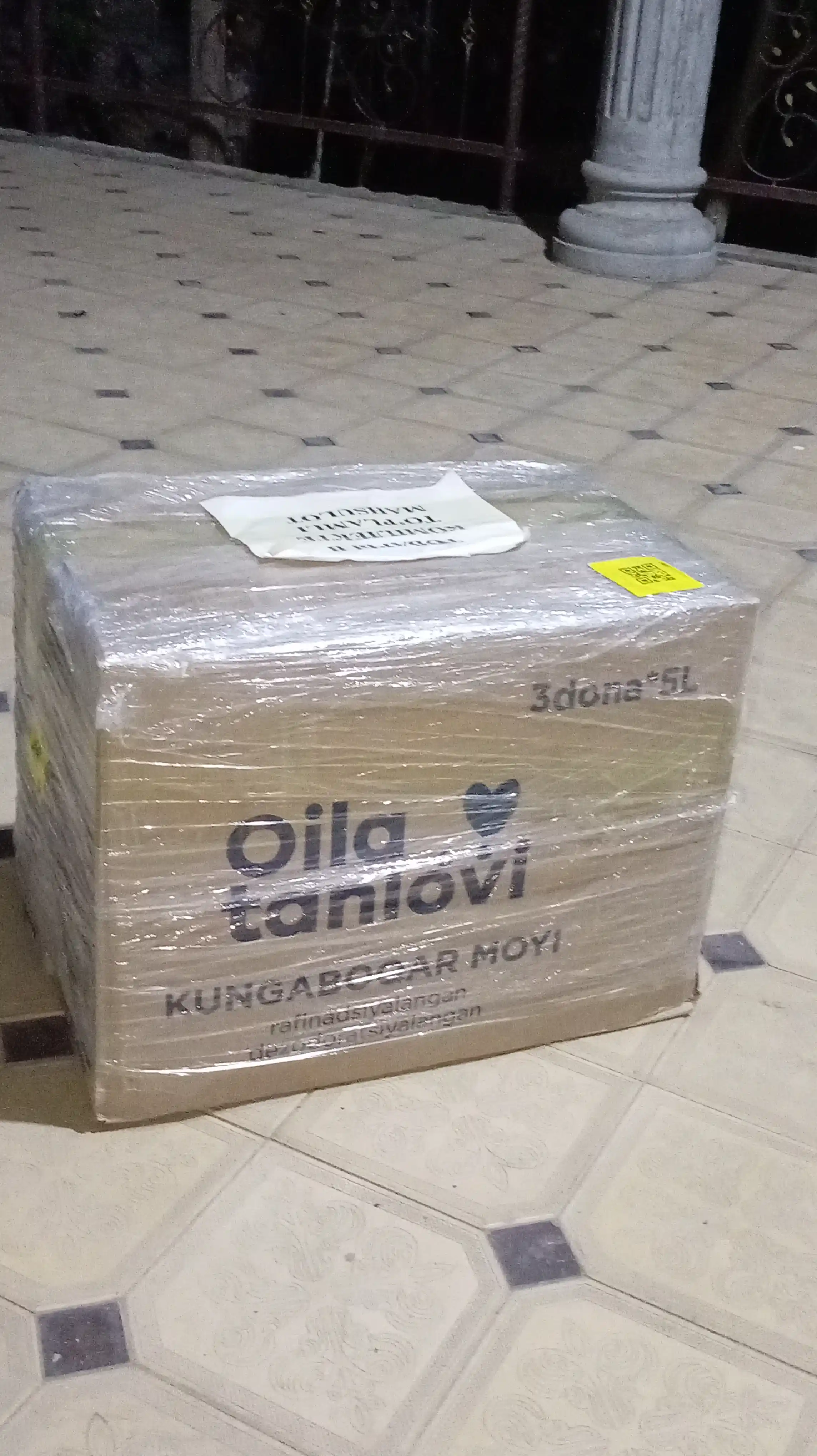 Oila tanlovi kungaboqar yog‘i, tozalangan va hidlari yo‘qotilgan, 5 litrdan 6 dona.