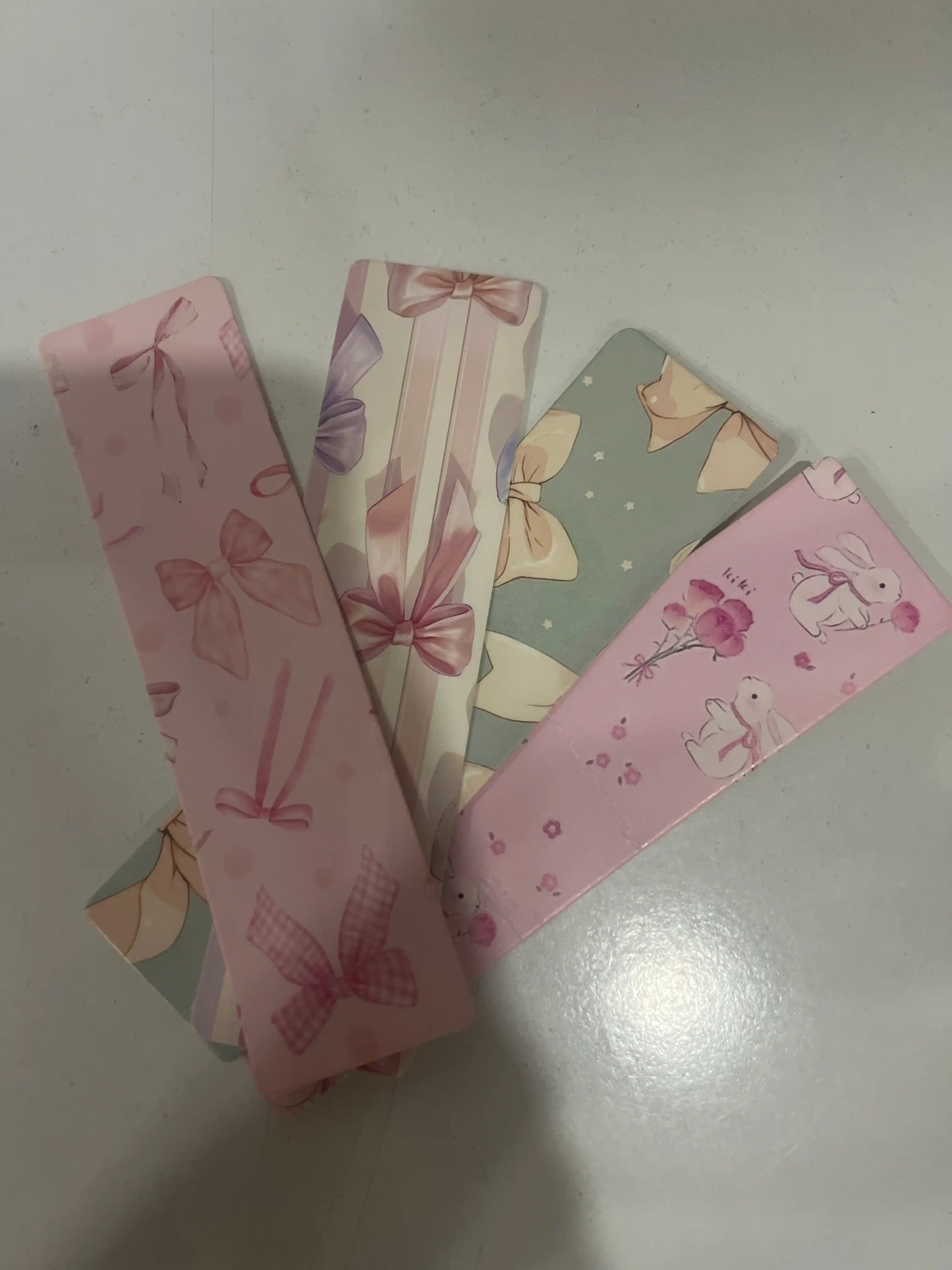 Картонные закладки для книг bookmark набор из 6 штук, разные дизайны, случайный выбор