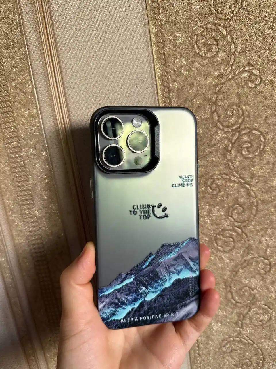 G‘ilof iPhone 13, 14, 15, 16, Pro, Pro Max, rangli, silikon