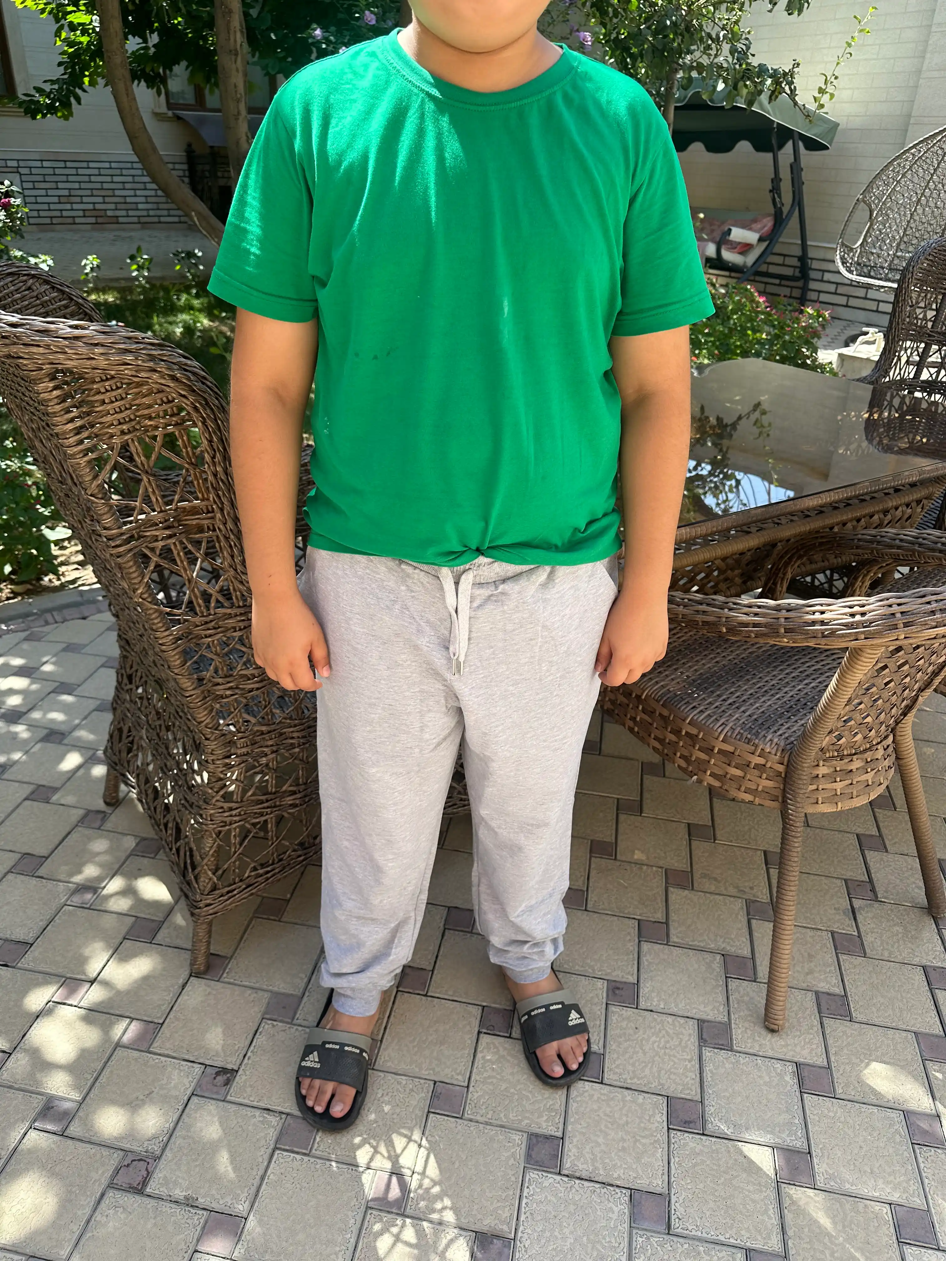 Erkaklar sport shimi, joggerlar, zamonaviy va qulay, triko