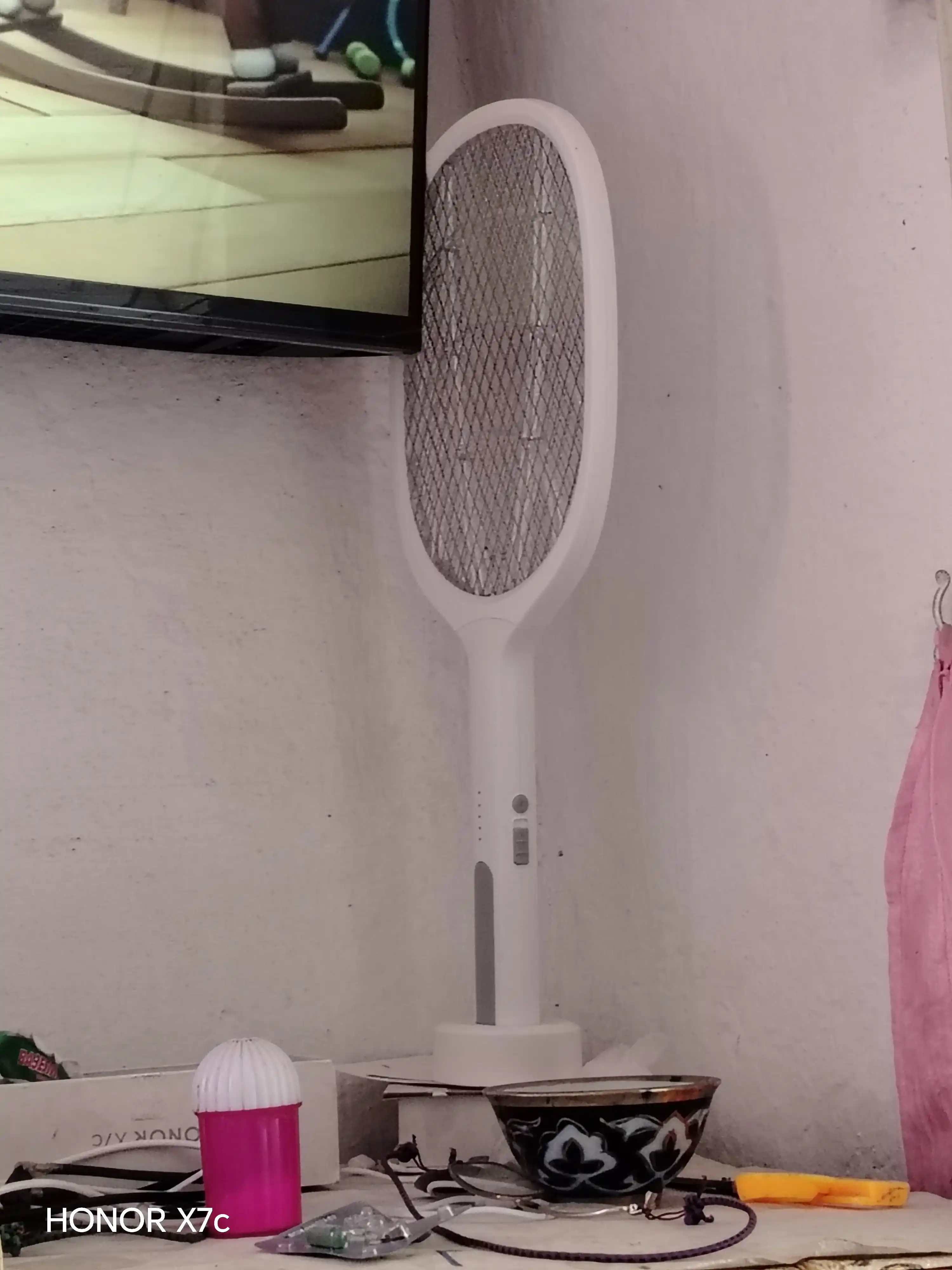 Chivin va pashshadan himoya qiluvchi elektr pashsha o'ldirgichi, ultrabinafsha nuri bilan