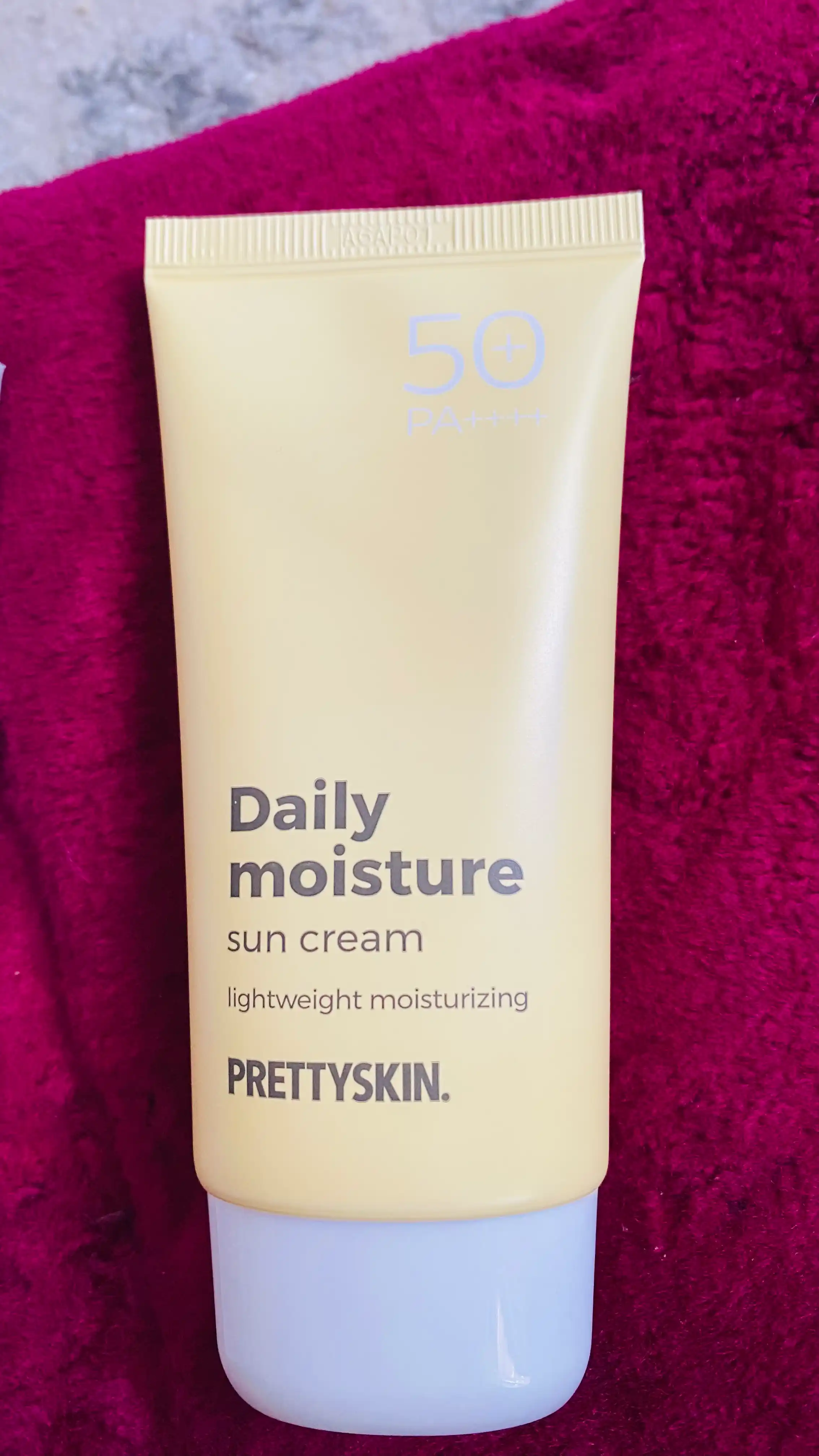 SPF 50+ PA++++ Ton beruvchi quyosh kremi — yuz uchun, himoya va parvarish