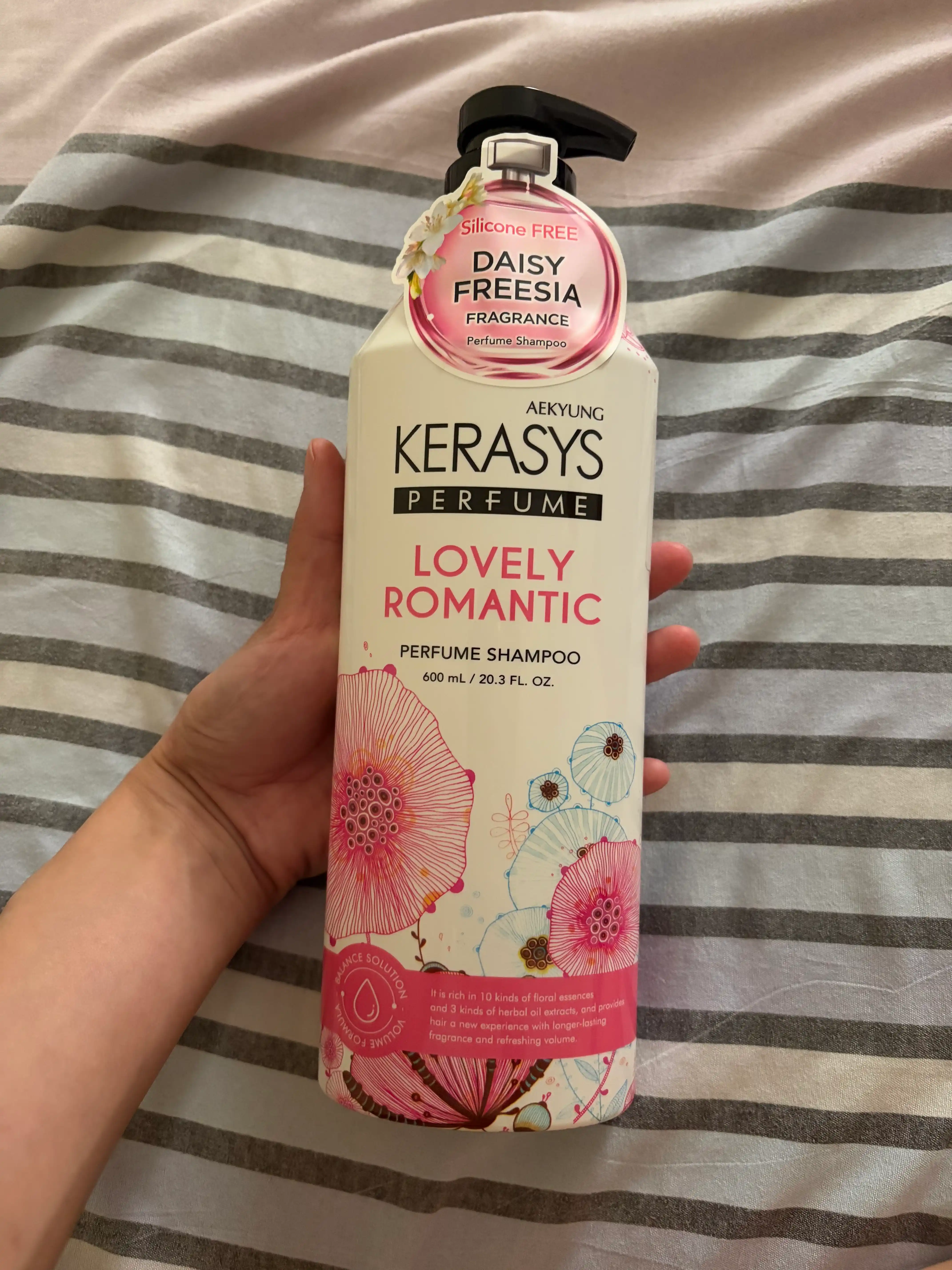 Sochlar uchun shampun Kerasys Lovely & Romantic, parfyumeriyali, 600 ml
