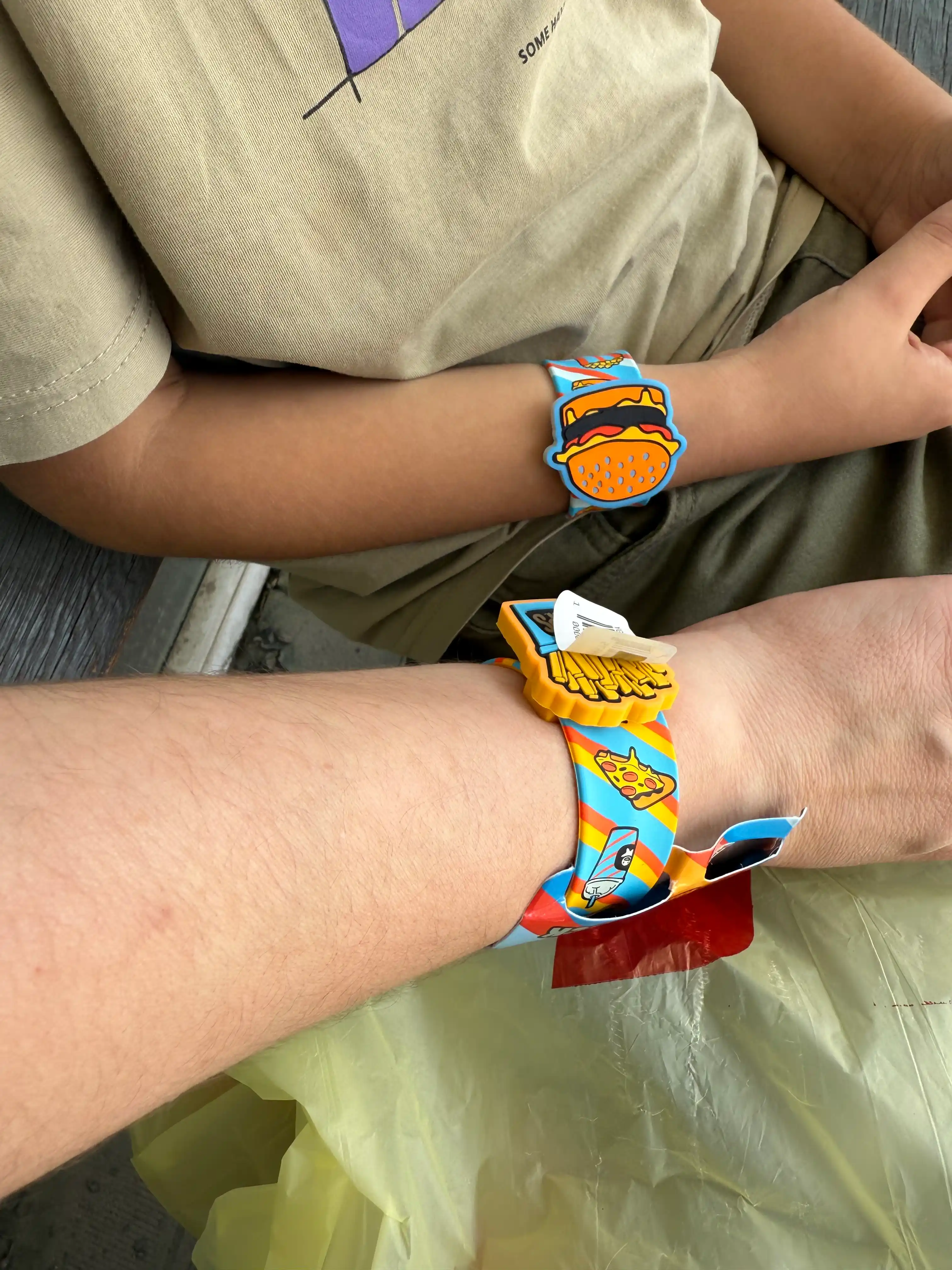 Гибкий, светящийся в темноте браслет, на запястье Smiggle