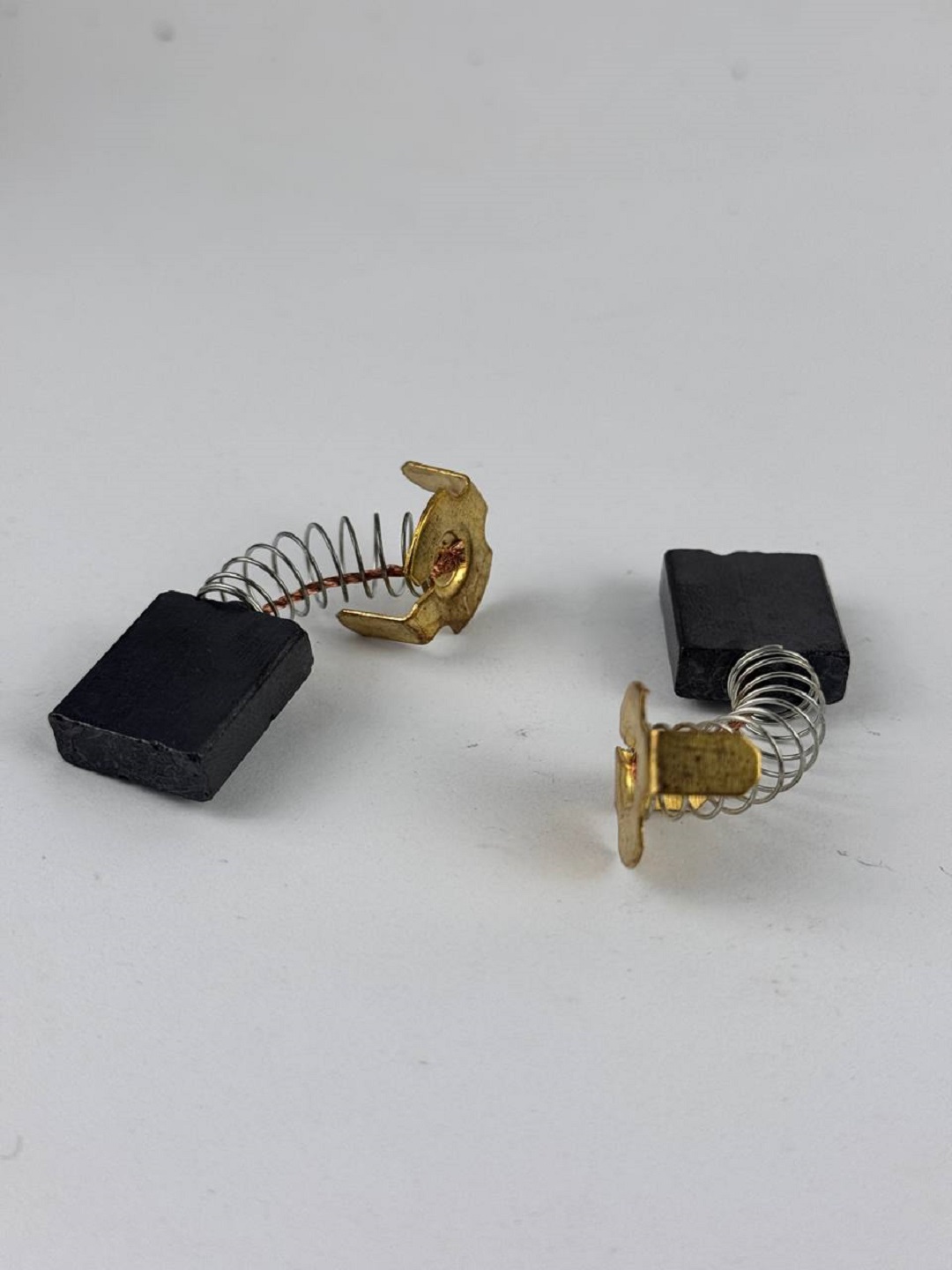 Elektr asboblari uchun uglerod cho'tkalari (grafit shyotkalar), 15x5 mm,2dona - 