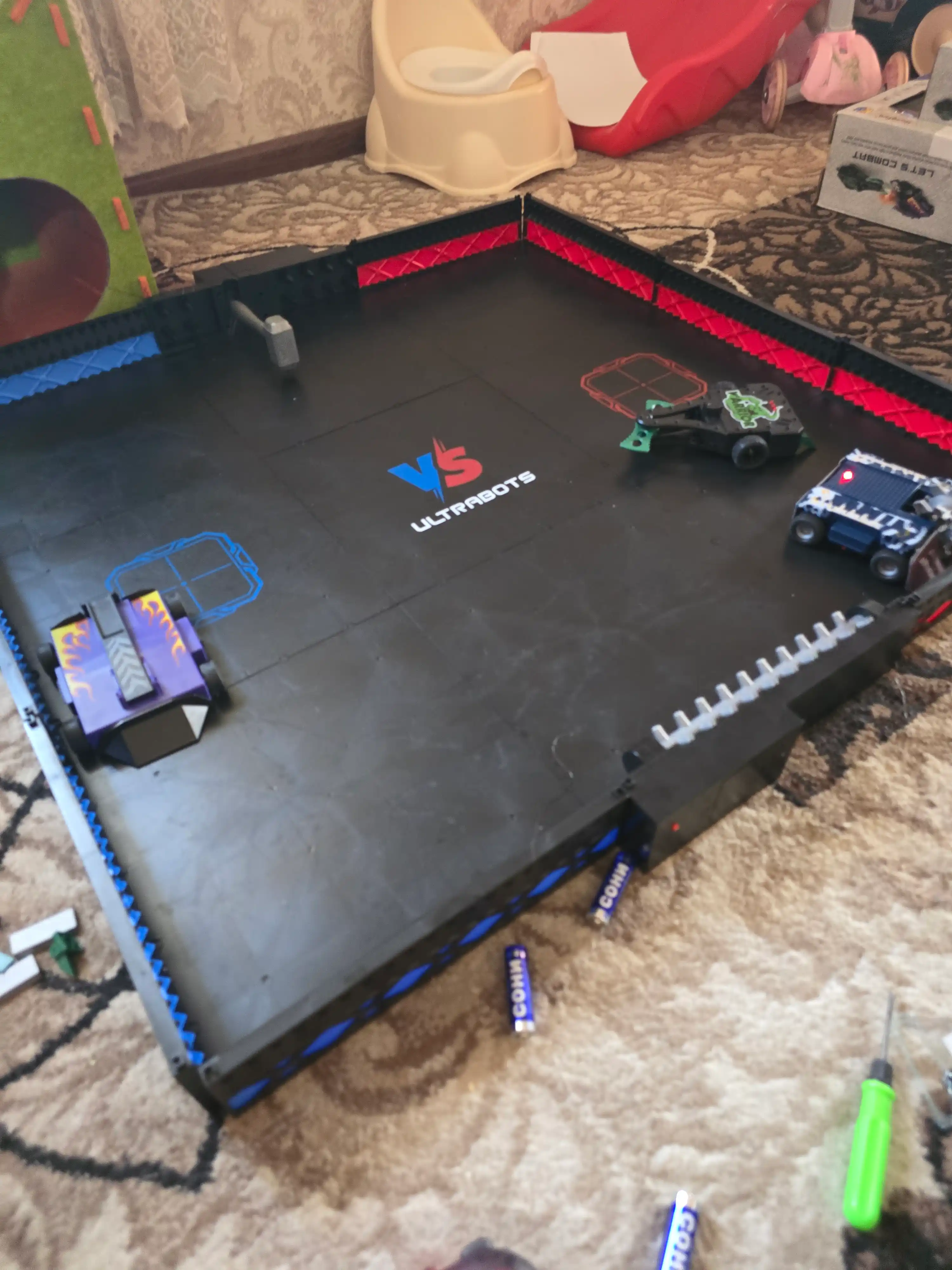 Robot mashinalar jangi, to‘plam 2 donali, robot arena, pultli boshqaruv mashinasi