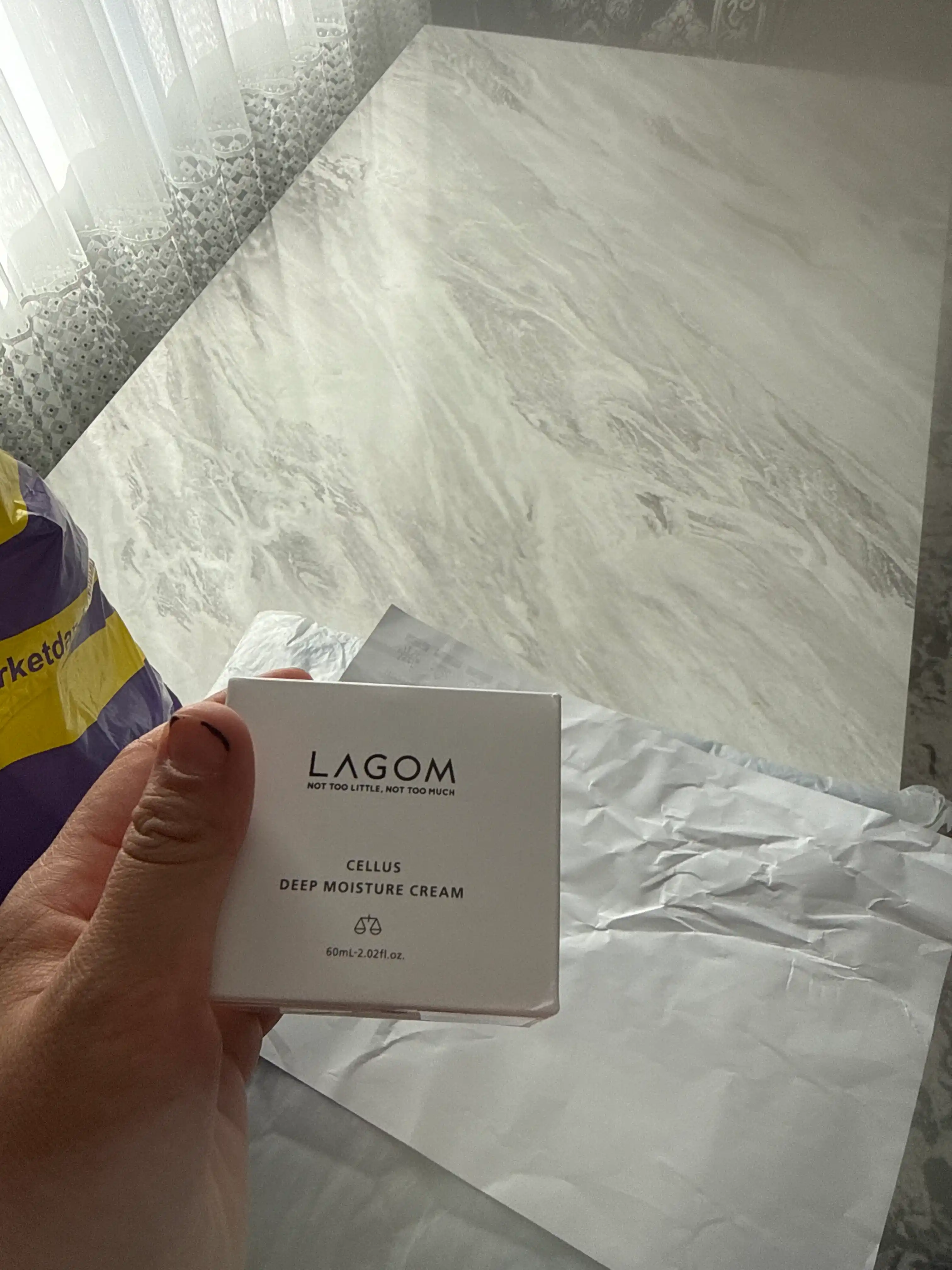 Ayollar va qizlar uchun yuz uchun namlantiruvchi krem, 60 ml