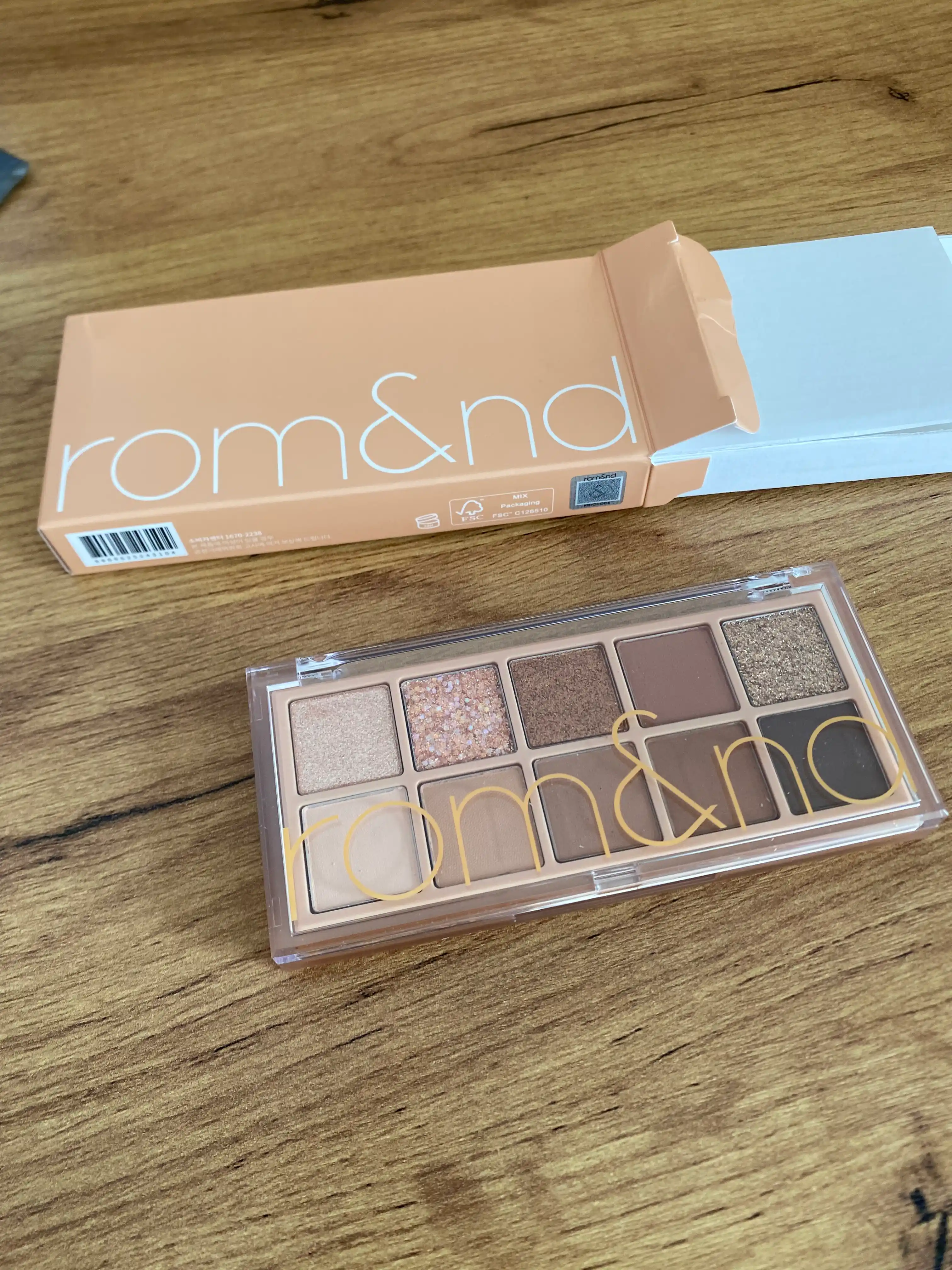 Большая палетка теней для век rom&nd Better Than Palette