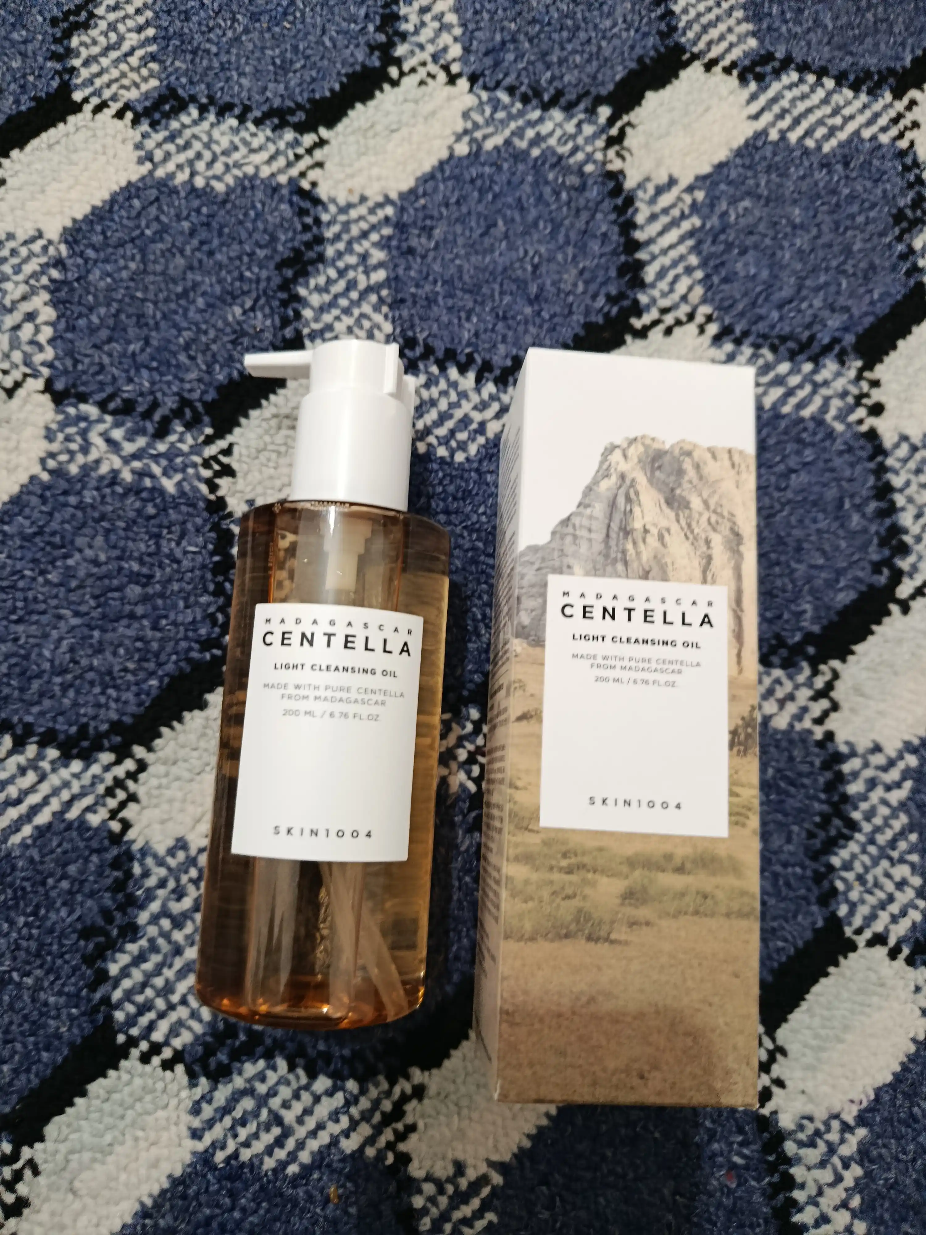 Успокаивающее гидрофильное масло SKIN1004 Madagascar Centella Light Cleansing Oil