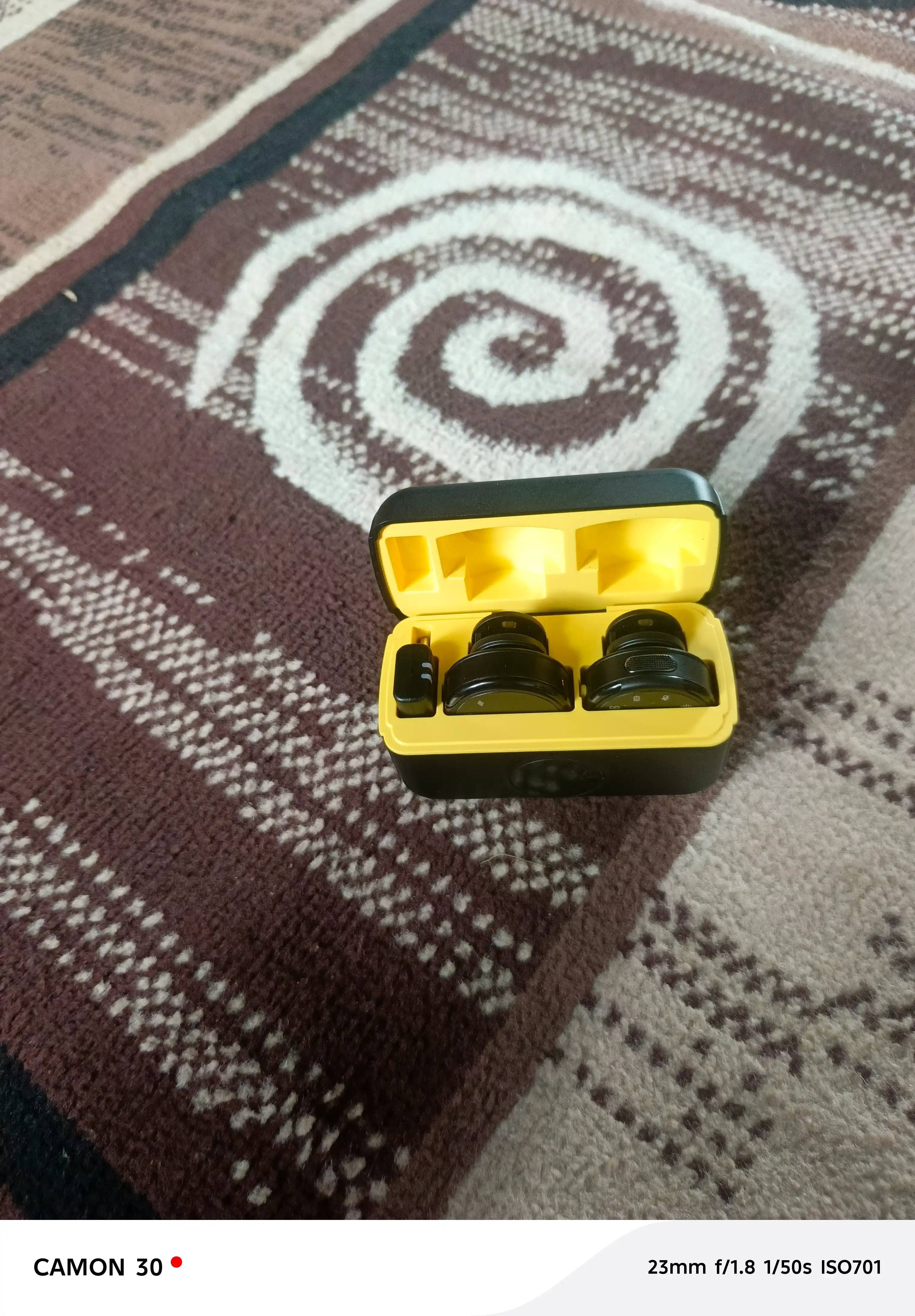 WIFIT simsiz mikrofon 2.4G zaryadlovchi qutichali — magnitli, yelka mikrofon uchun