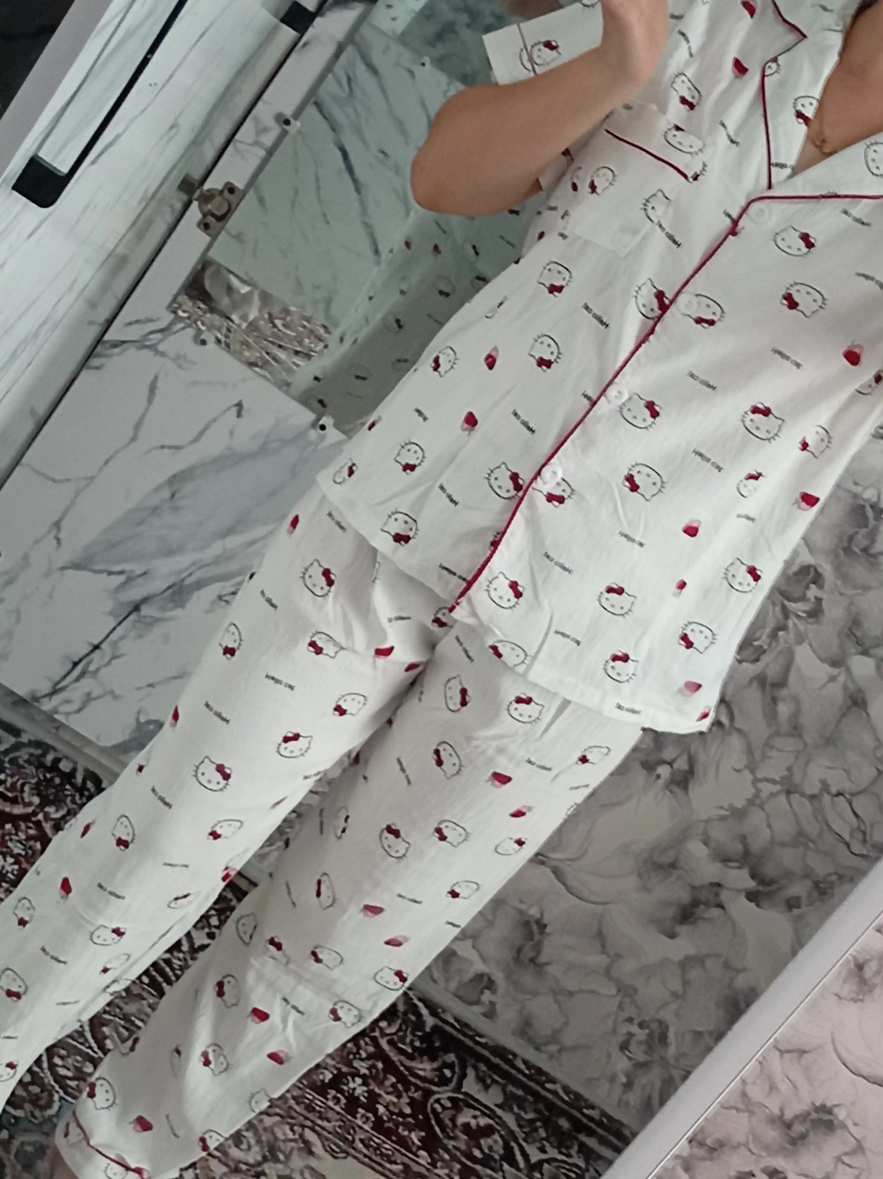 Ayollar pijamasi