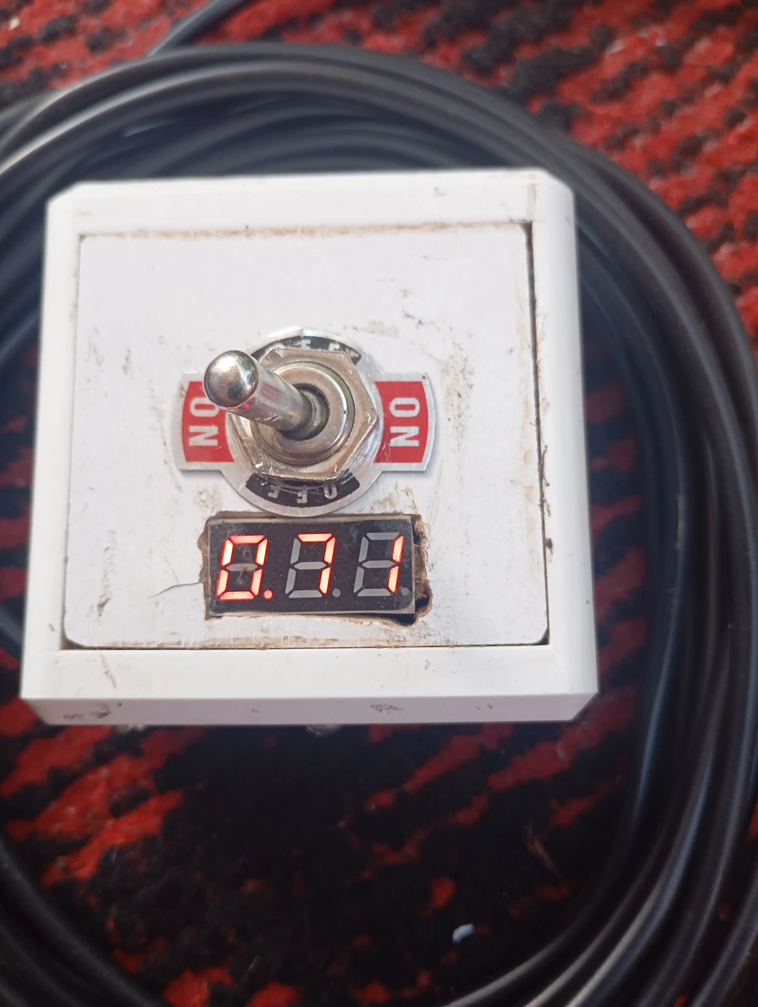 Raqamli voltmetr DC 0-100V, qizil displey 0.28", aniqlik 3%, quvvatlanish 4-40V