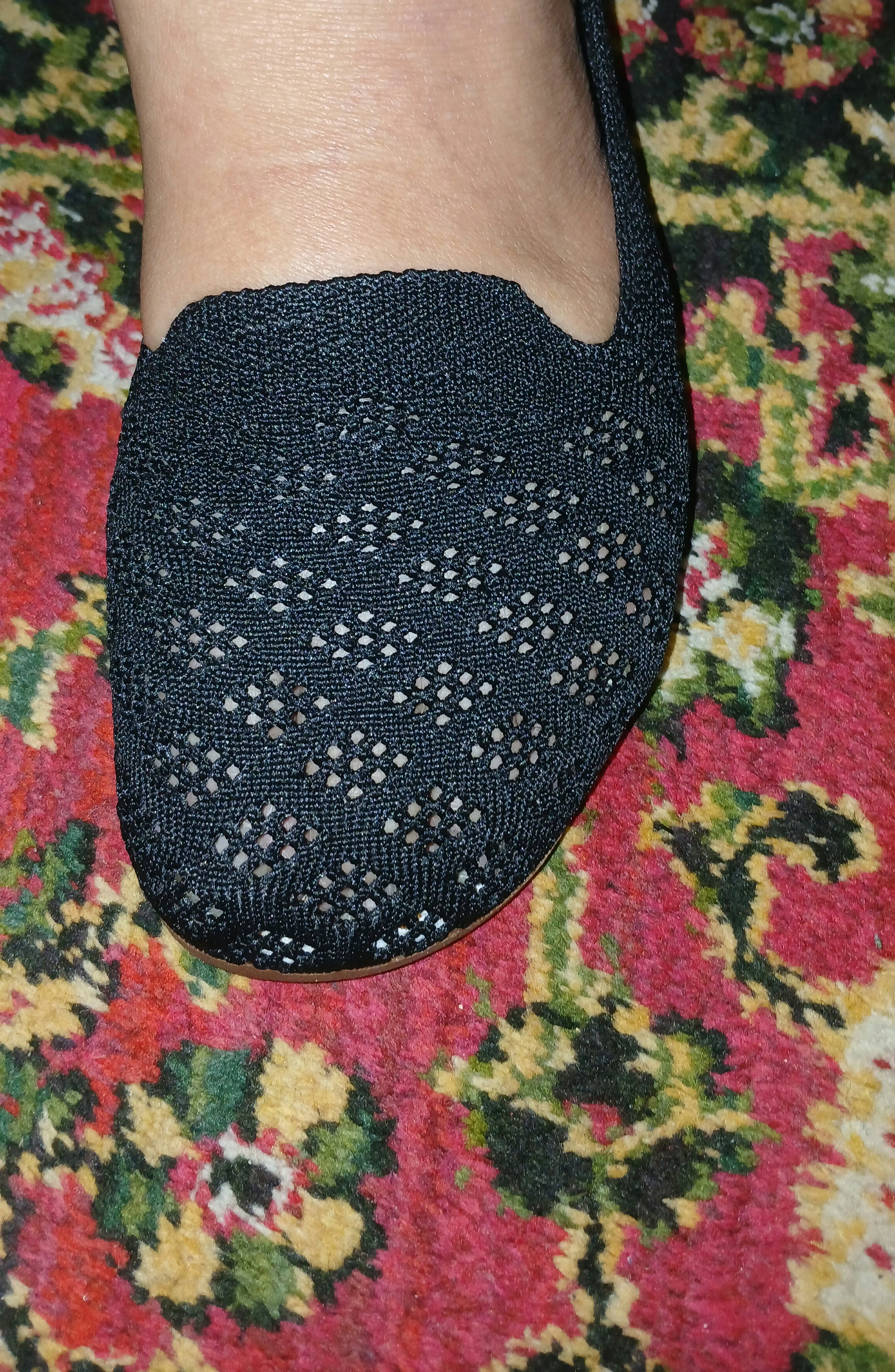 Ayollar uchun yozgi matoli tuflilar, nafas oladigan va yengil sliponlar
