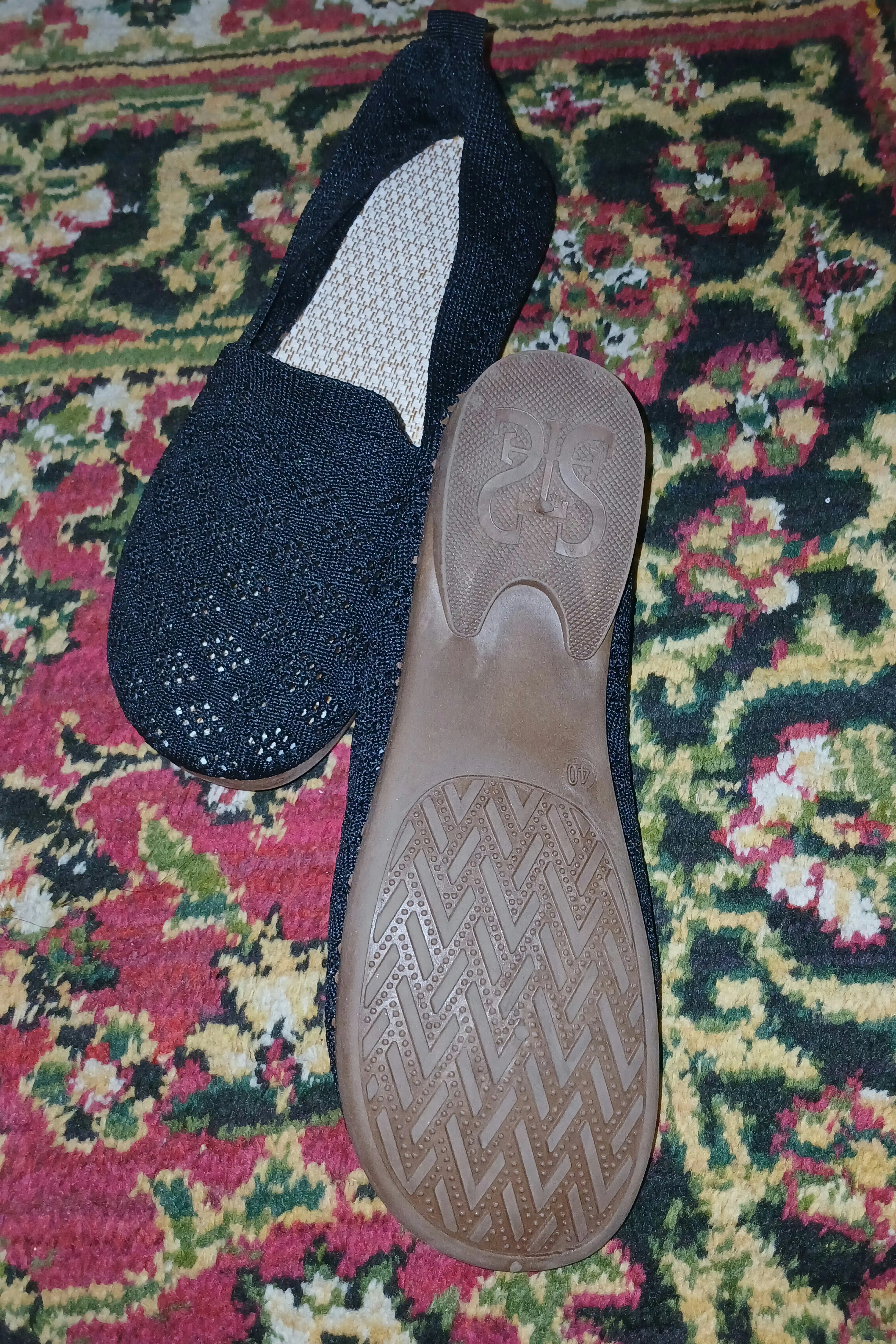 Ayollar uchun yozgi matoli tuflilar, nafas oladigan va yengil sliponlar