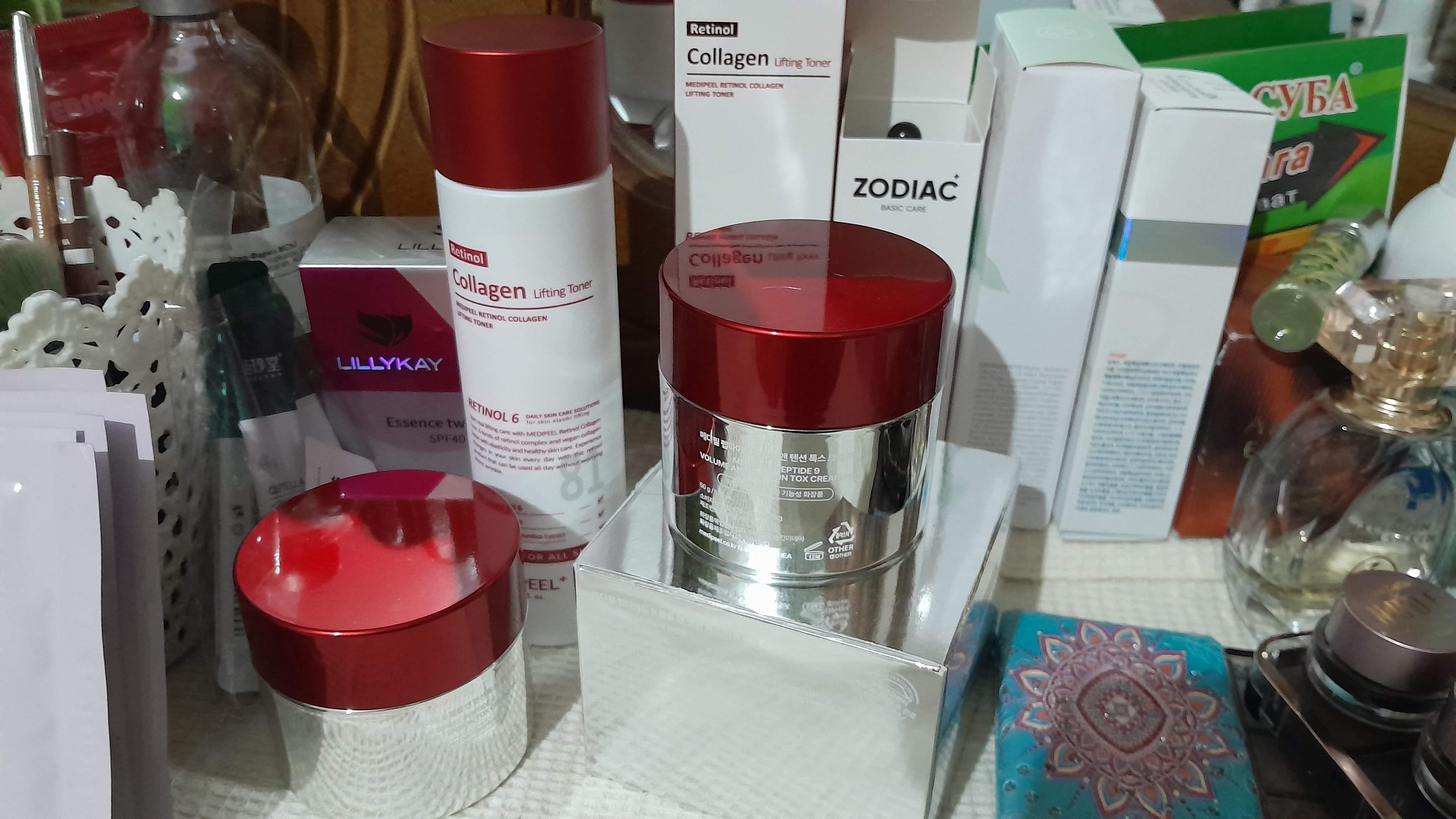 Peptidli qarishga qarshi lifting-kremi Medi-Peel Peptide 9 Volume & Tension Tox Cream PRO