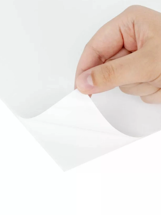 Printer, stikerlar va yorliqlar uchun o‘zi yopishadigan A4 oq yaltiroq qog‘oz