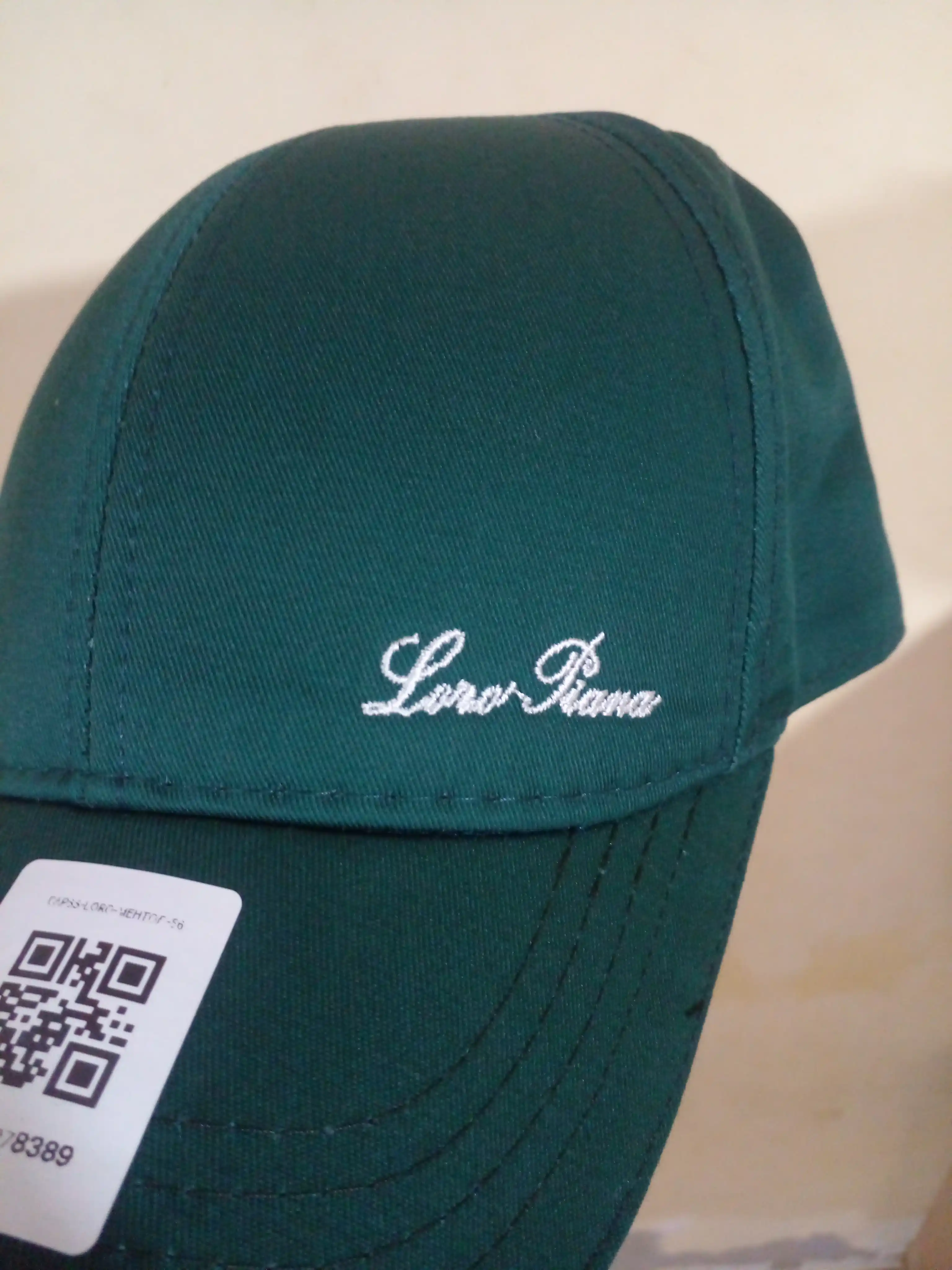 Loro Piano kepka – erkaklar va ayollar uchun universal beysbolka
