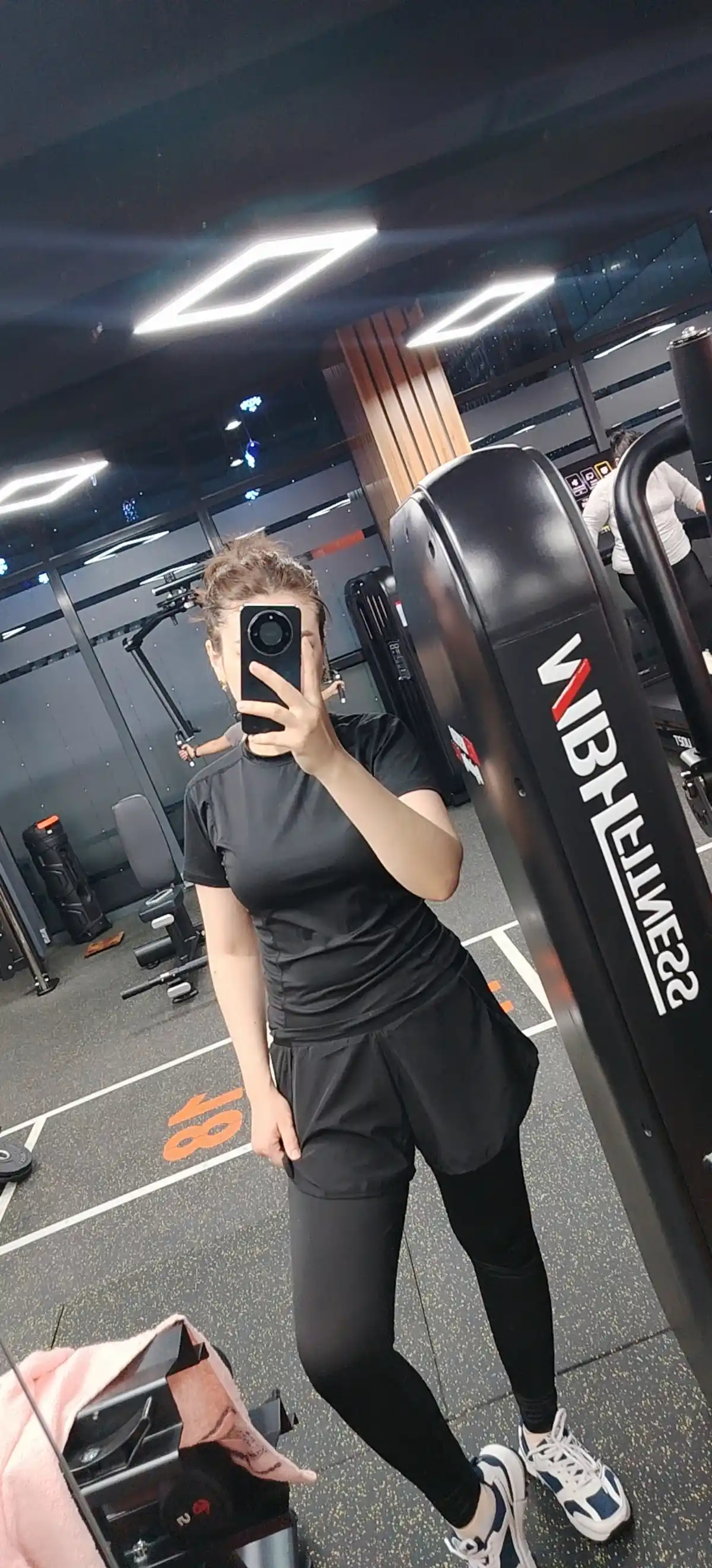 Ayollar uchun slim fit kompression futbolka FITMUSE fitness sport uchun qomatni tortuvchi