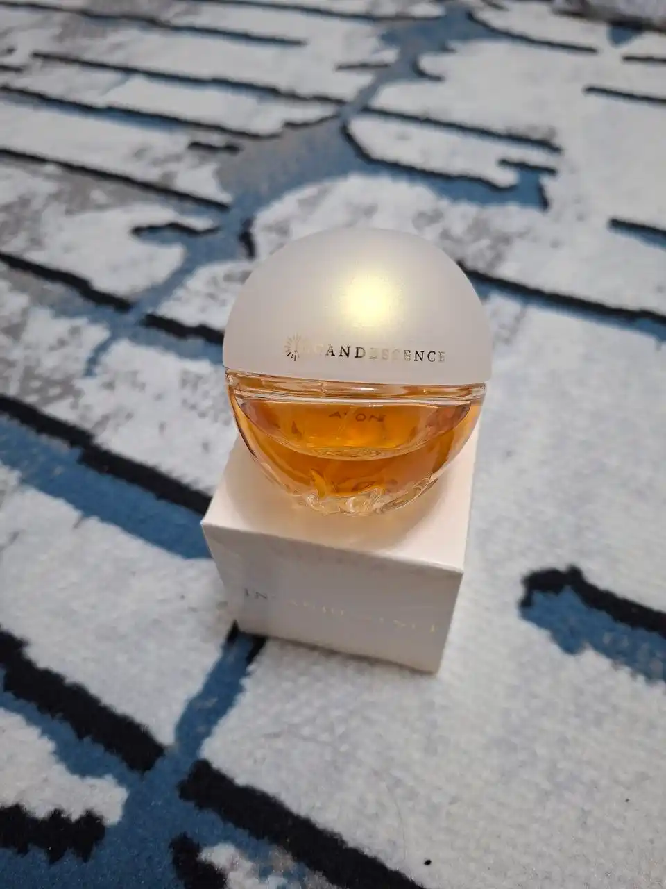 Avon Incandessence ayollar parfyumeriya suvi, quyoshli gulli uzoq saqlanuvchi ifor, 50 ml