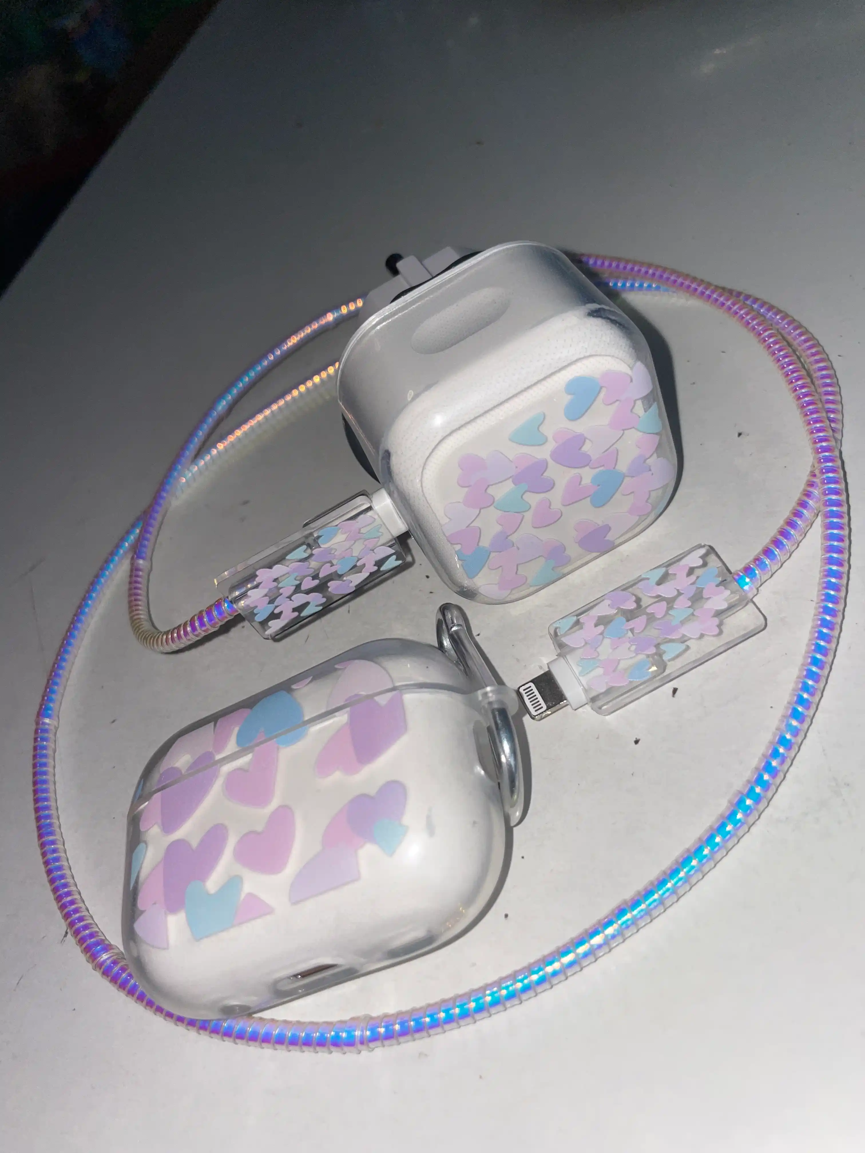 AirPods 1, 2 / Pro, 3, 4 simsiz quloqchinlar uchun g'ilof, yurak nashri bilan