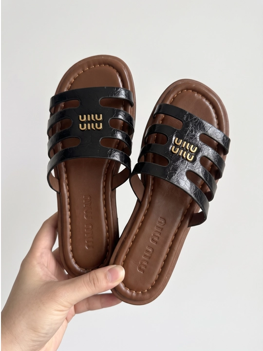 Ayollar shippaklari, MIU MIU