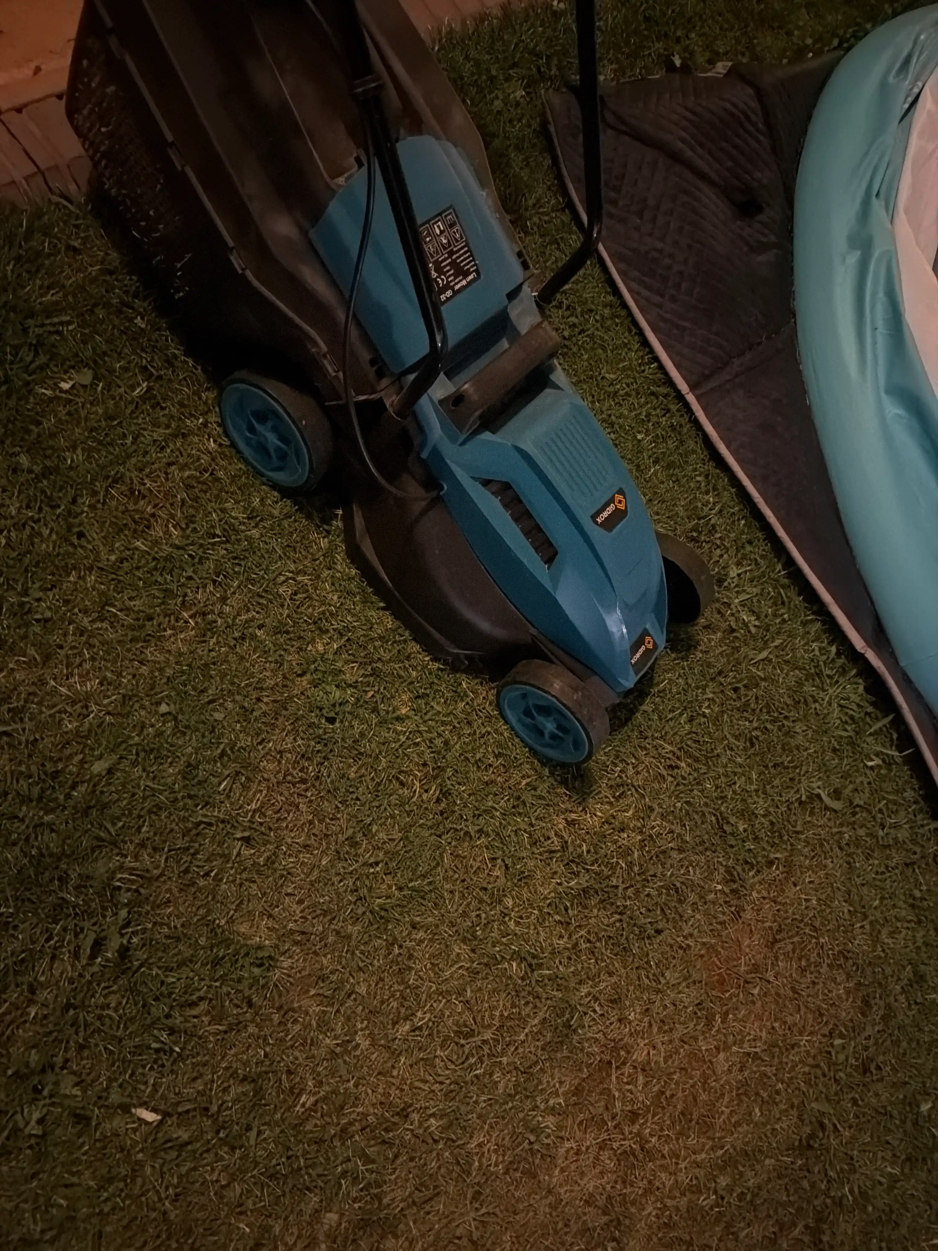 Gazonkasilka,Elektr gazon o‘rish mashinasi GIDROX GD-32 1000Vt, 320 mm,trimmer bilan, 10 m