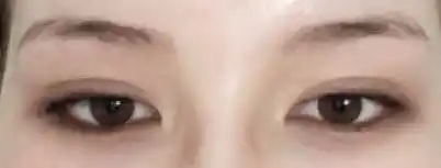 Ko'z va qoshlar uchun qalam, qora, jigarrang va oq, o'tkirlagichi bilan