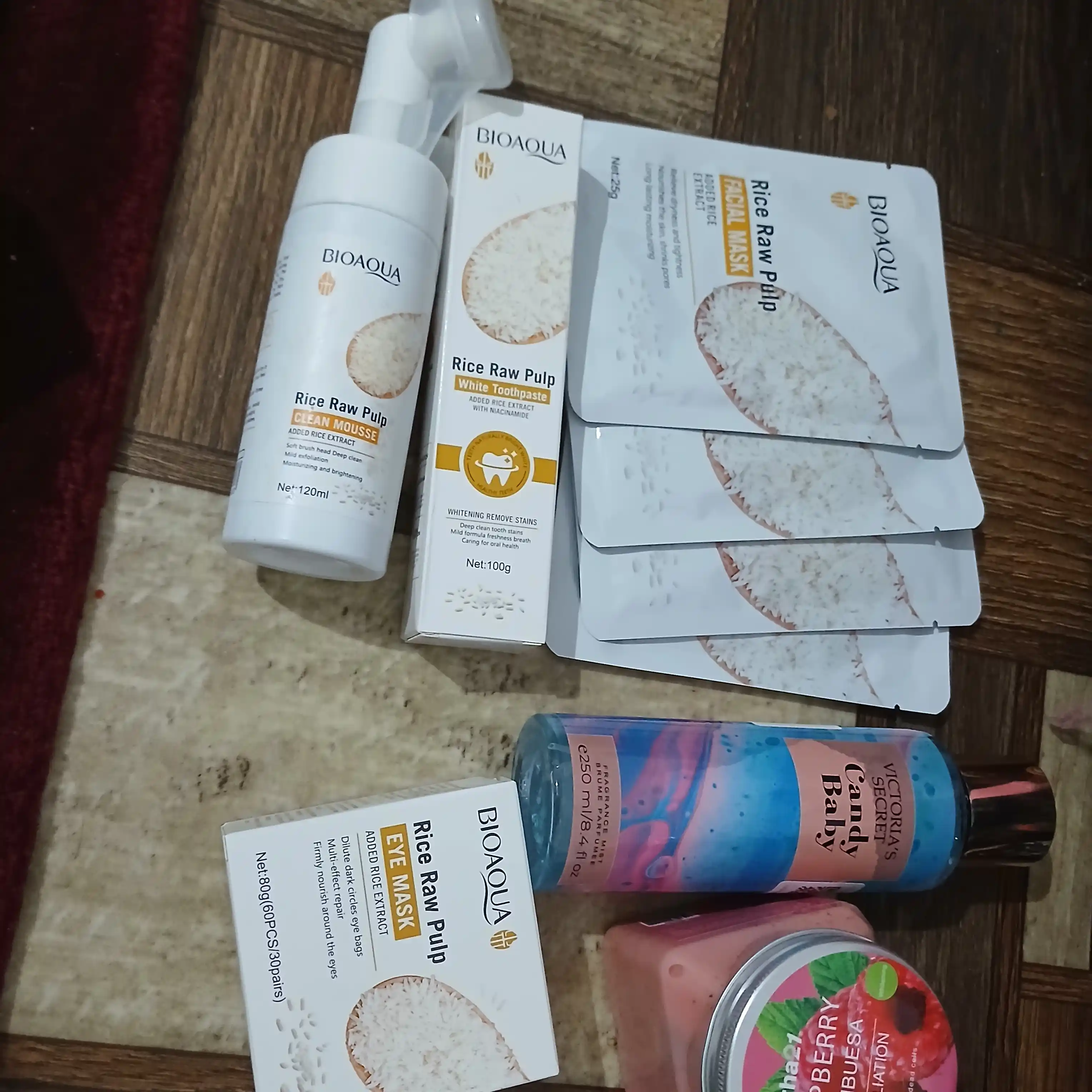 Yuzni yuvish uchun ko‘pik Bioaqua, tozalovchi, acnega qarshi, massaj cho‘tkali
