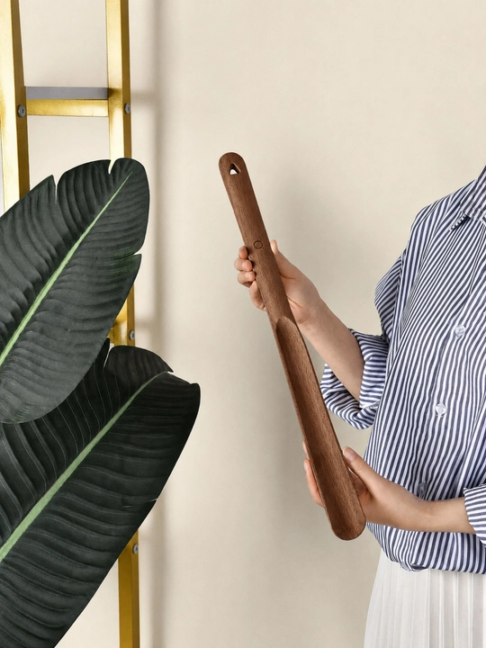 Ложка для обуви MAX-Wood M50, длинный деревянный рожок, 50 см, с магнитным держателем