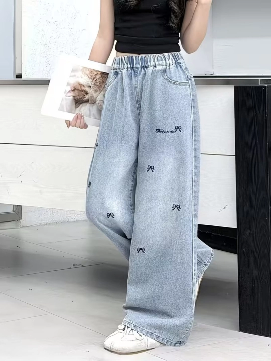 Ayollar uchun baland belli mom jeans – turli rangdagi denim shimlar, jinsi shimlar