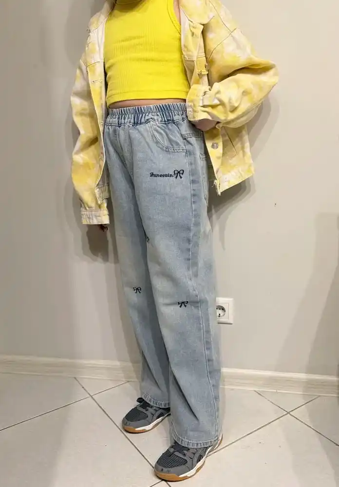 Ayollar uchun baland belli mom jeans – turli rangdagi denim shimlar, jinsi shimlar