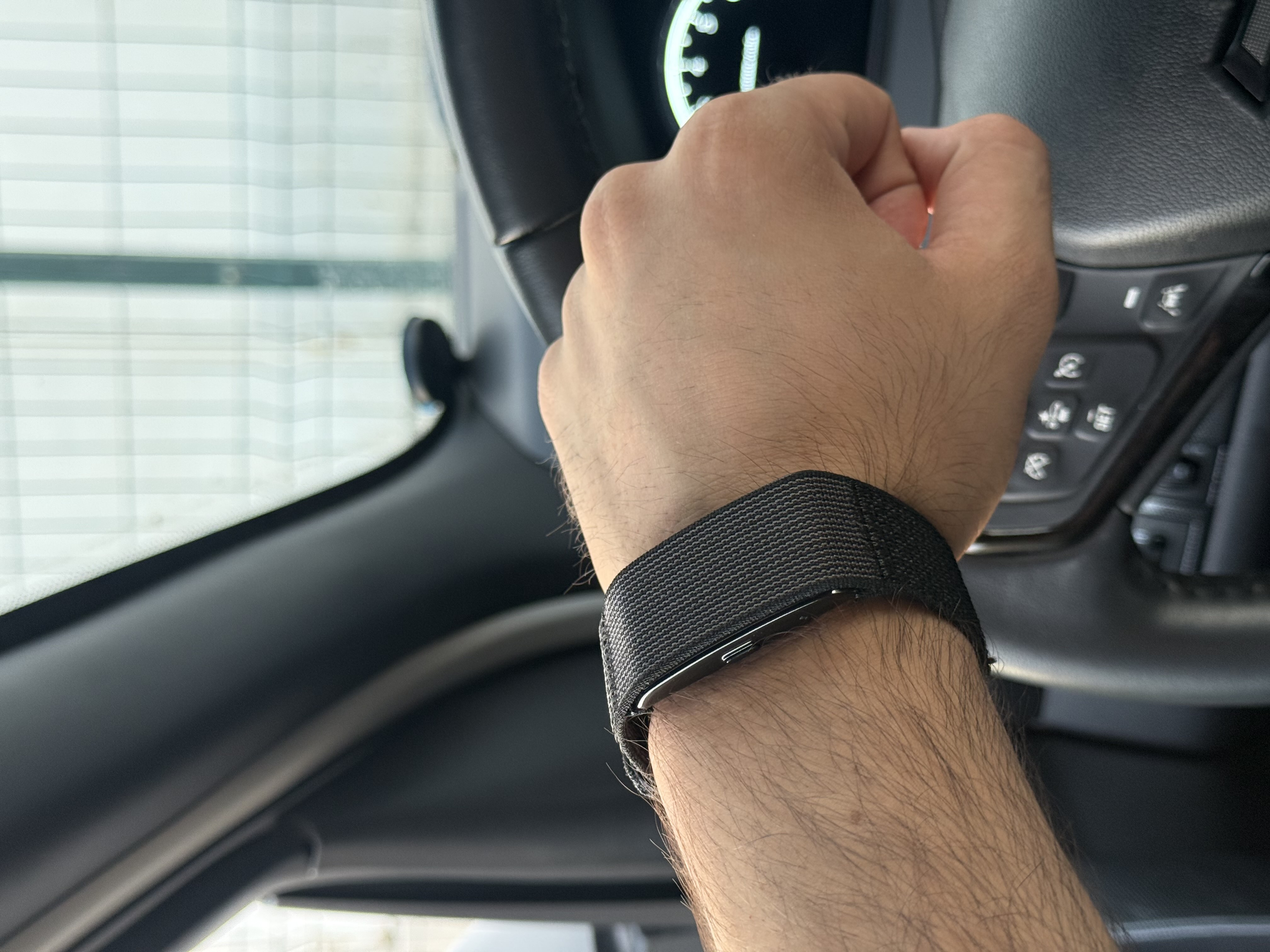 Smart Bracelet fitnes bilaguzugi yengil, qulay va WHP obunasi orqali cheksiz foydalanish imkoniyatiga ega