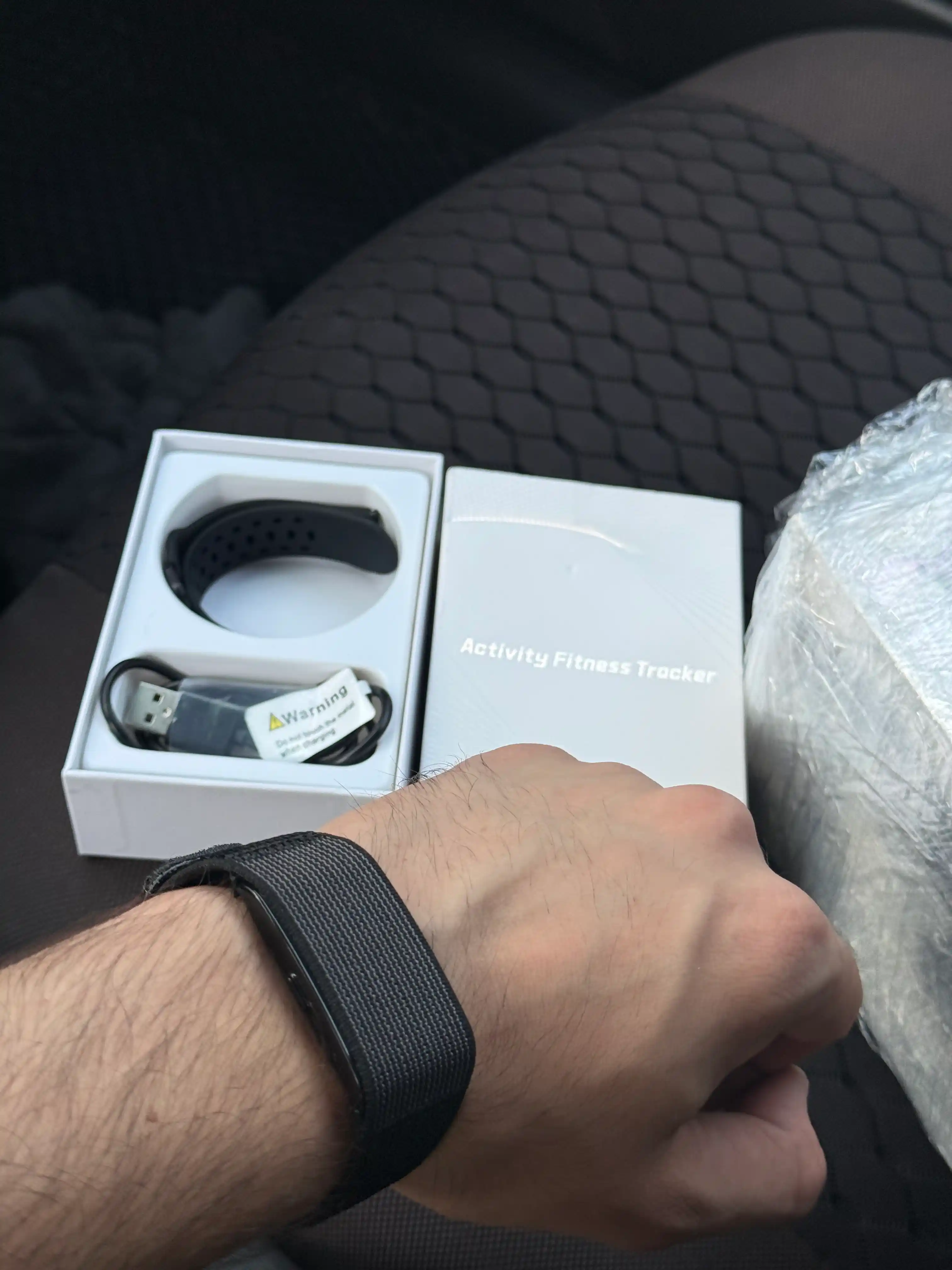 Smart Bracelet fitnes bilaguzugi yengil, qulay va WHP obunasi orqali cheksiz foydalanish imkoniyatiga ega